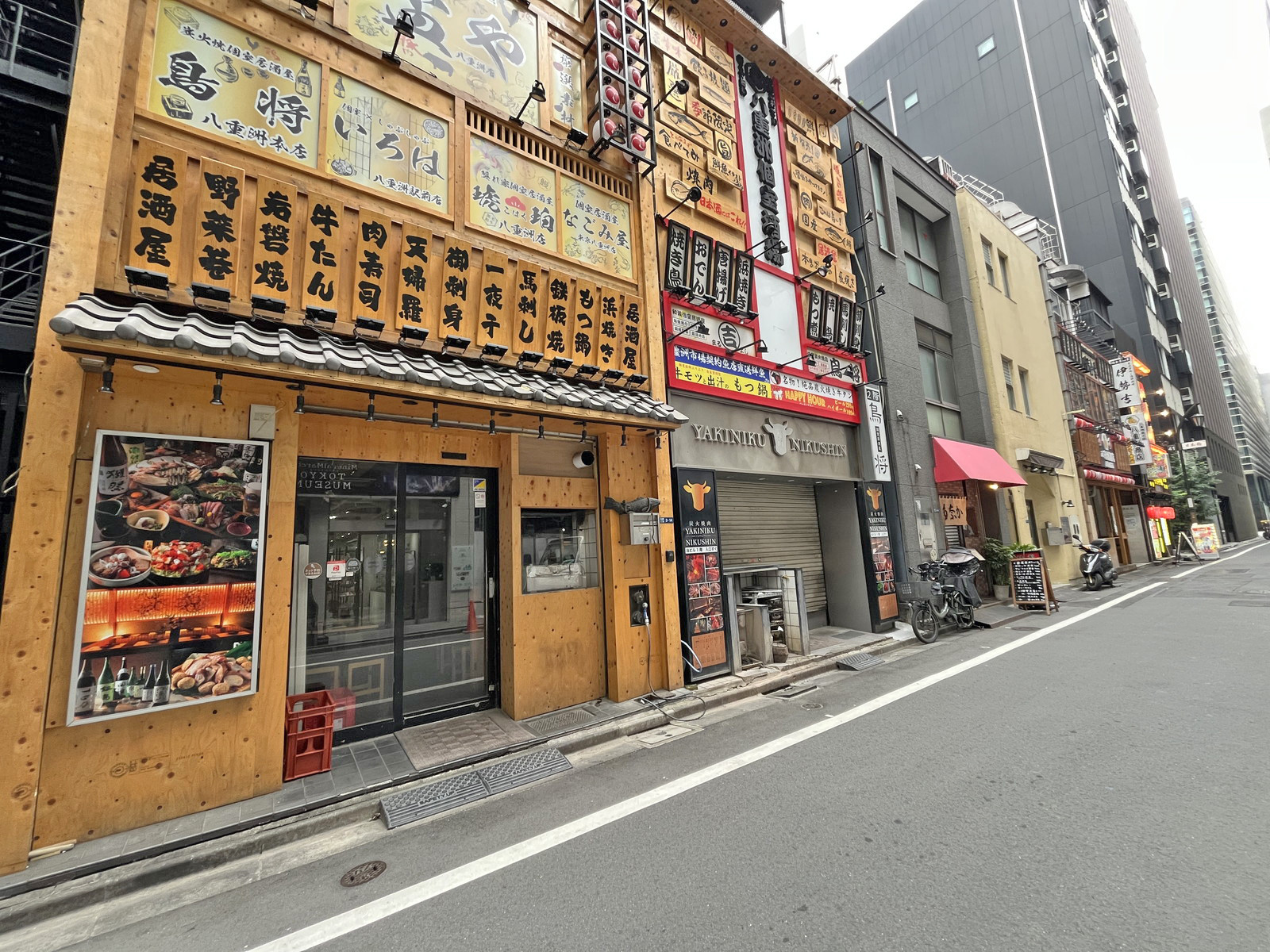付近には飲食店が充実