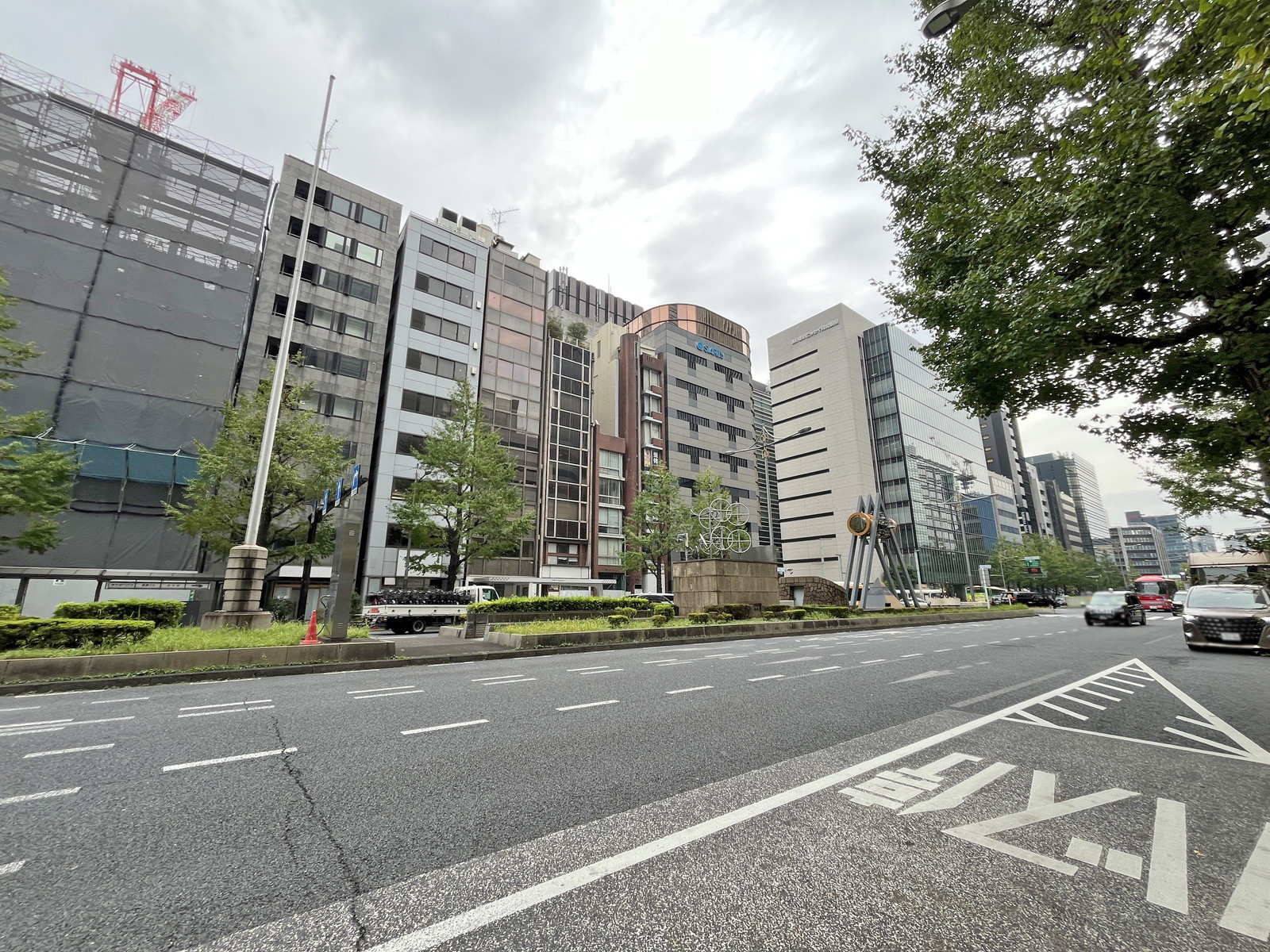 八重洲ダイビル前面の八重洲通り