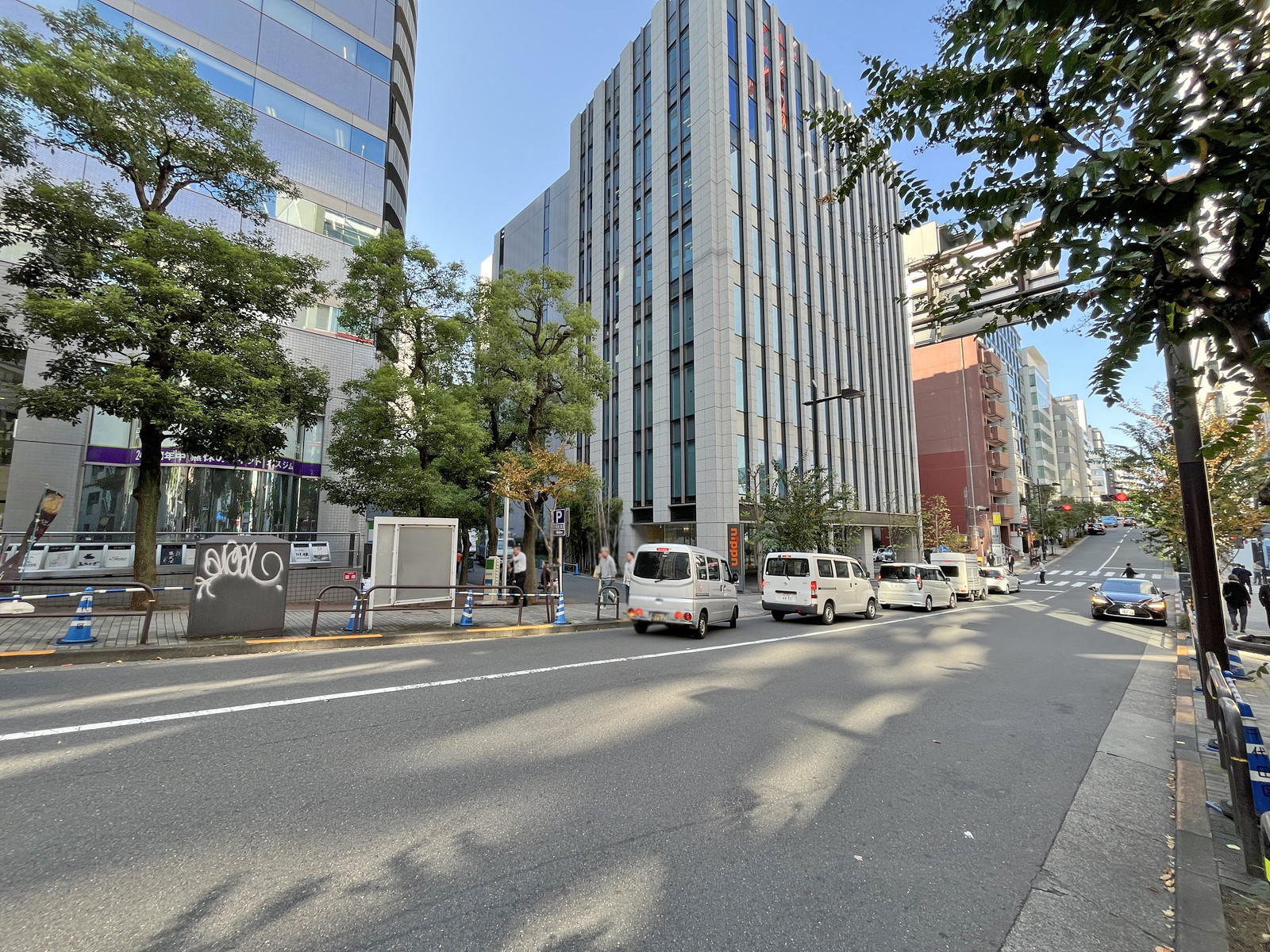 麹町3丁目ビル前面の日本テレビ通り