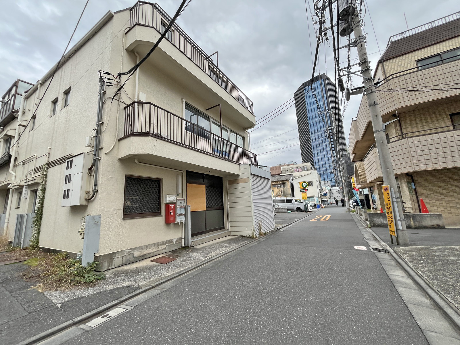 平井ビル前面通り