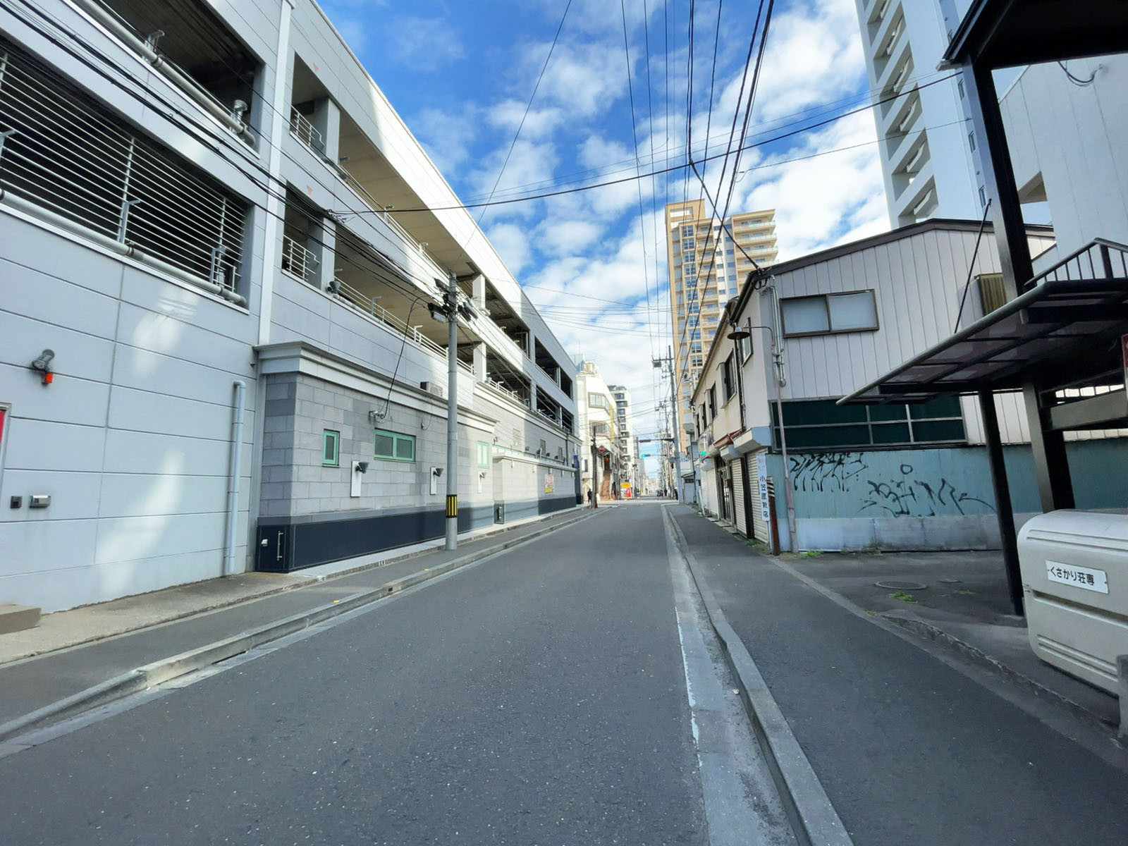 イマス二日町ビル前面の通り