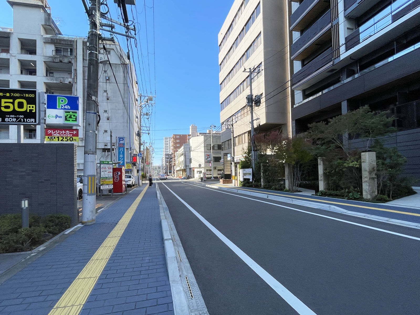 オンラード二日町ビル前面の通り
