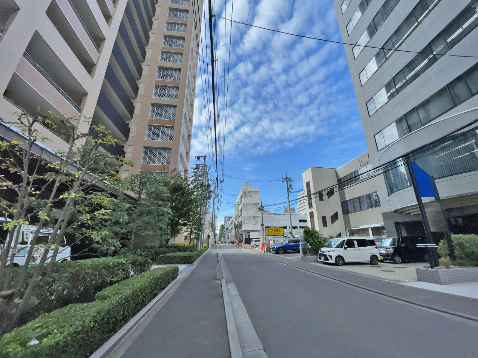 北四番丁ステーションビル前面の北三番丁通り