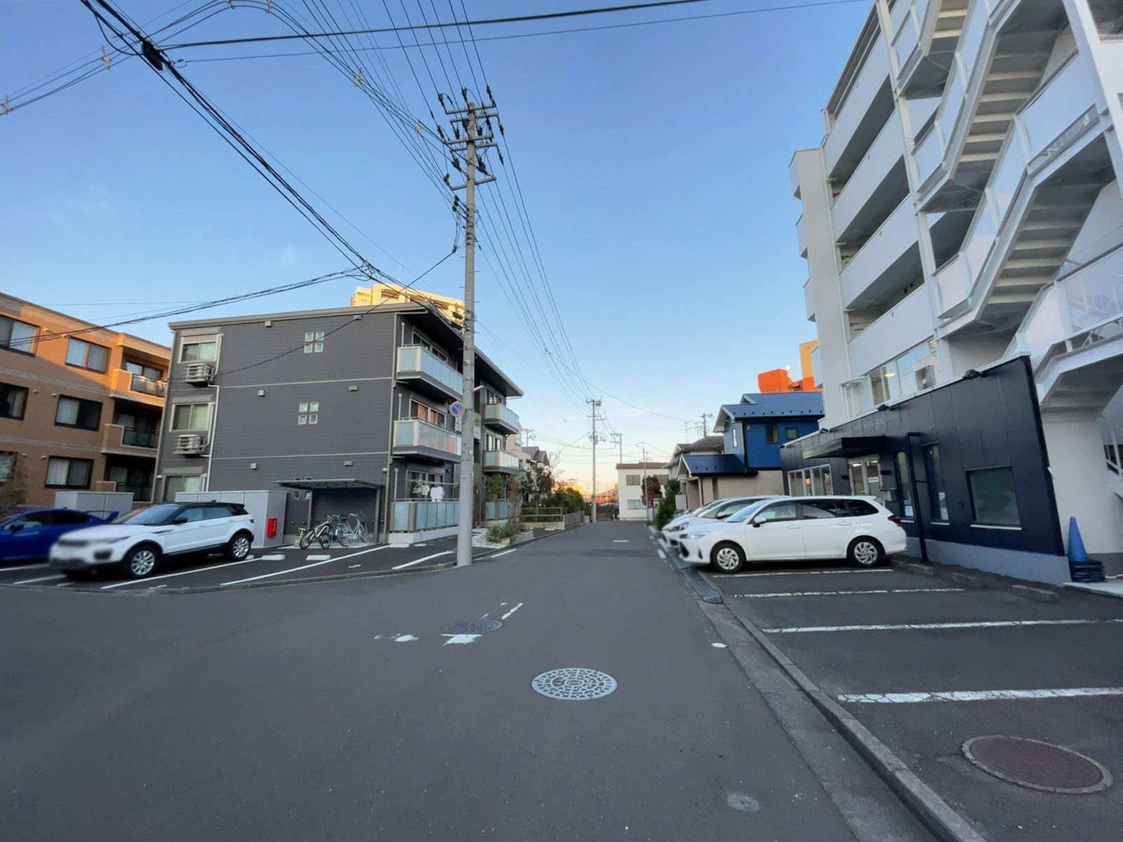 プラウディア宮城野前面の通り