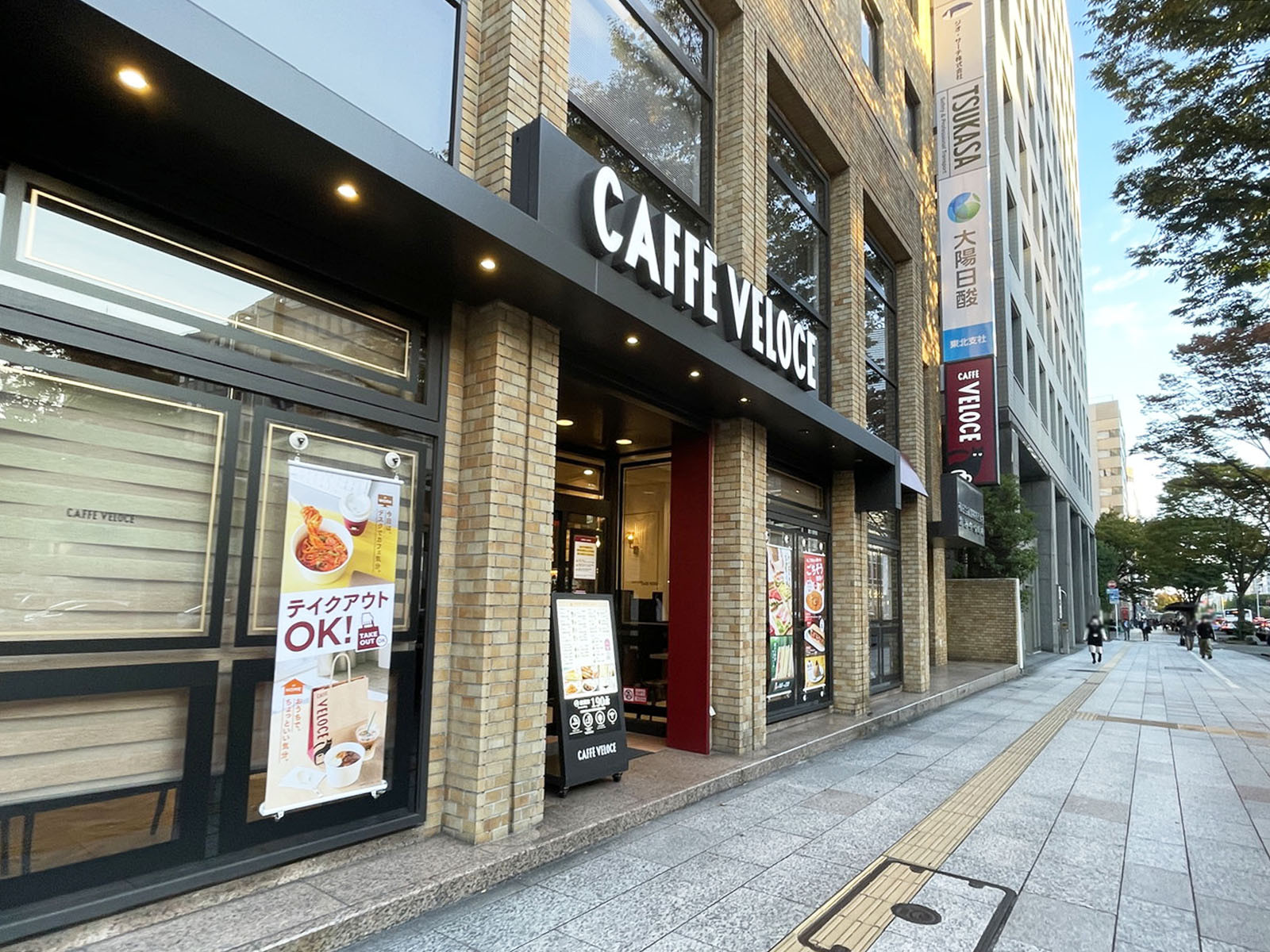 斜め向かいのカフェ・ベローチェ 仙台広瀬通駅前店