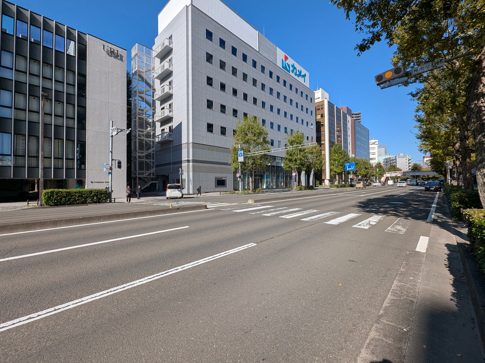 五橋ビル前面の愛宕上杉通