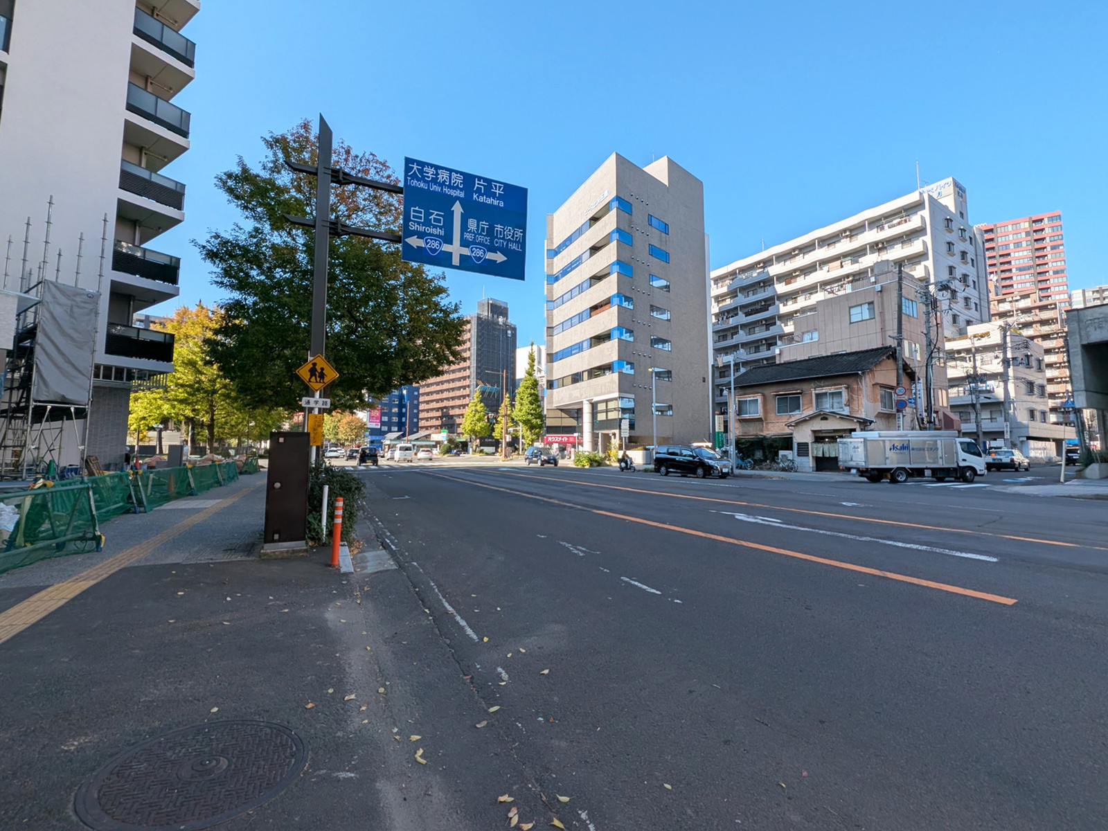 仙台五橋ビル前面の五ッ橋通り