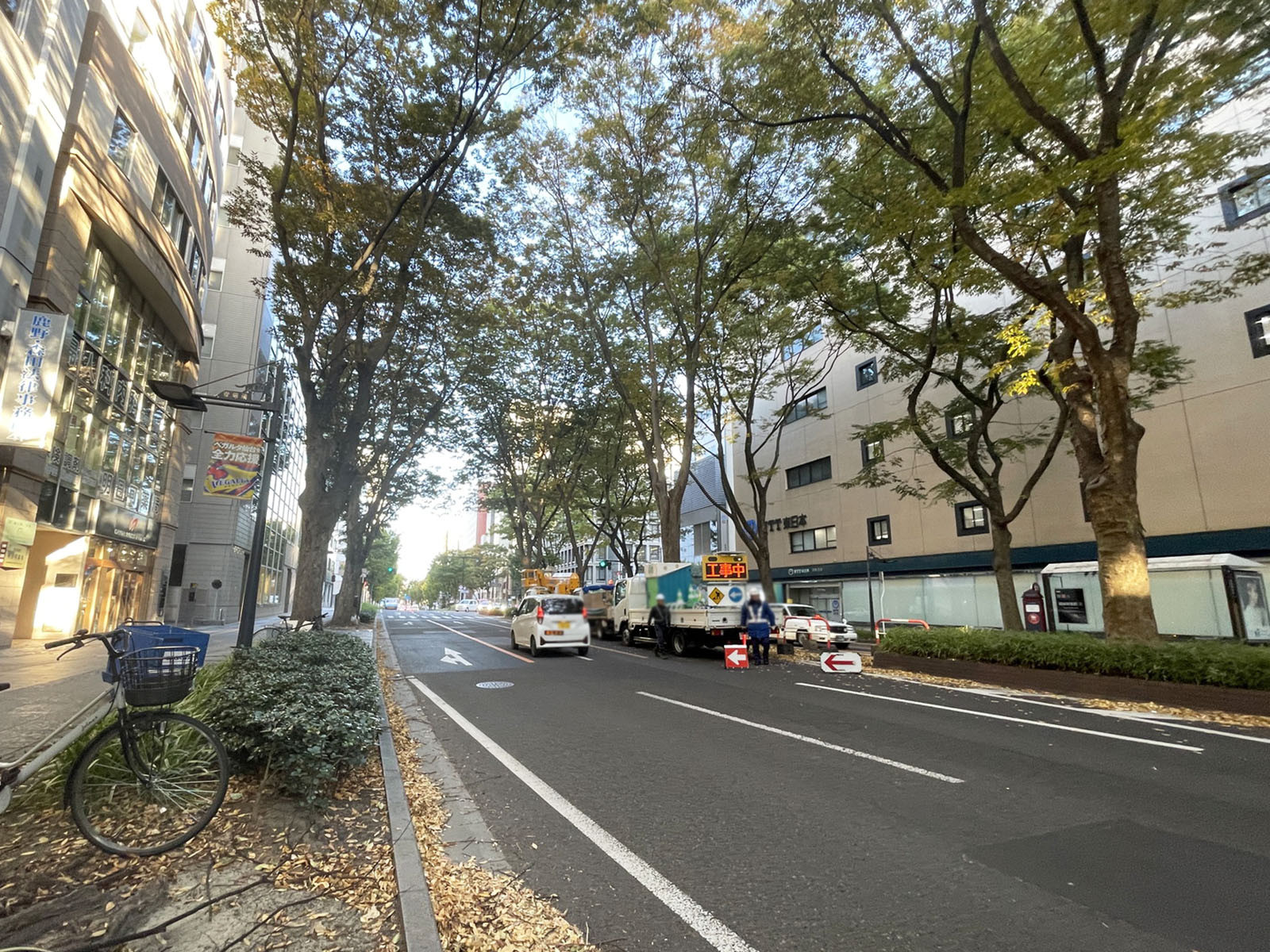 ライオンビル前面の本荒町通り