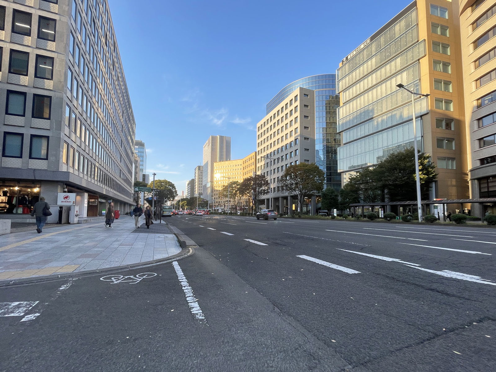 一番町平和ビル前面の東二番丁通り