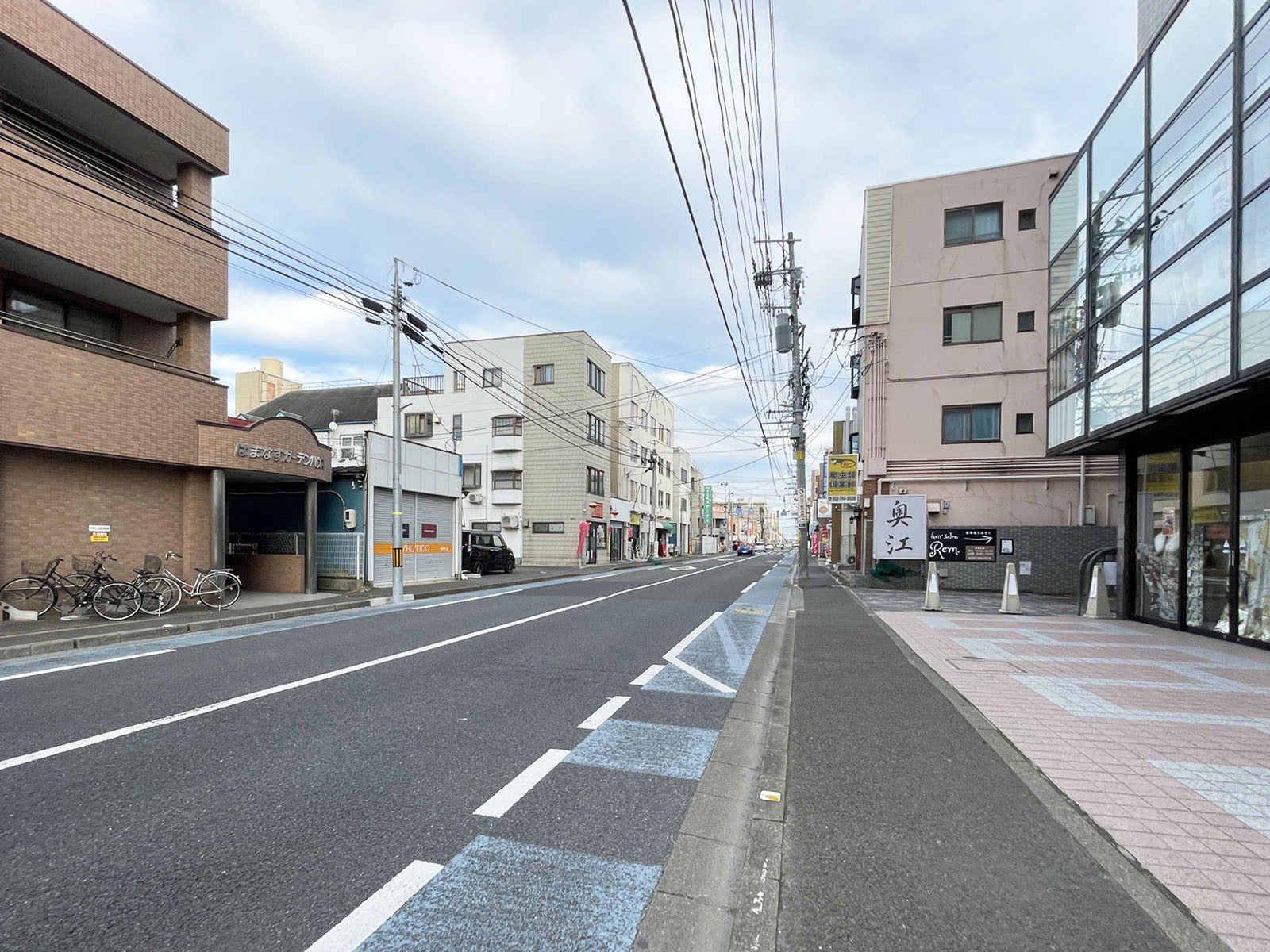 奥江ビルガーデングレイス前面の通り