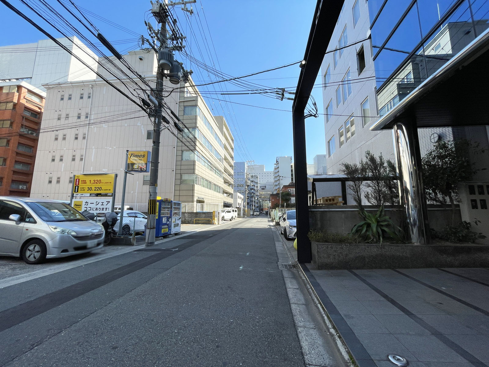 スペース江坂2ビル前面の通り