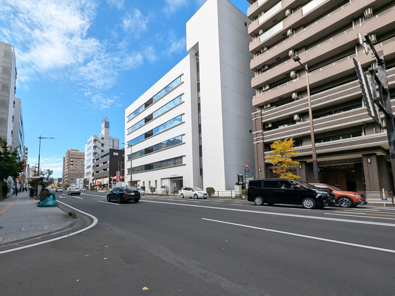 二日町OAビル前面の 北四番丁通り
