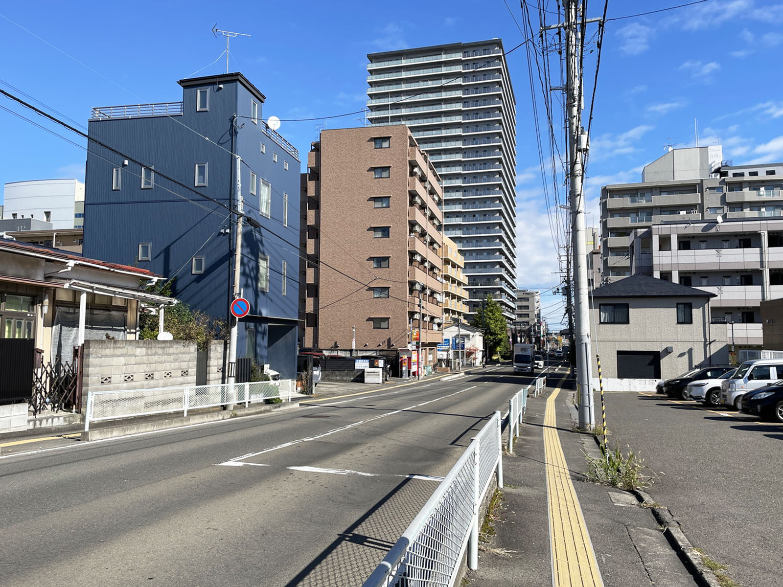 木町東経ビル前面の通り
