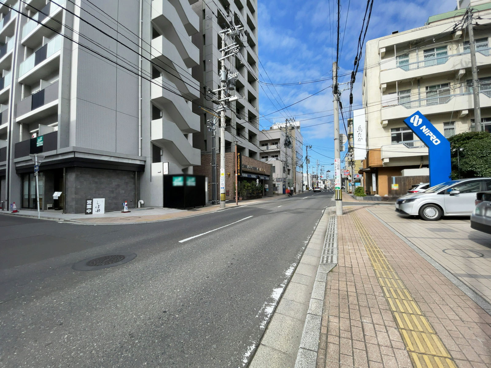 二日町ゲートビル前面の通り