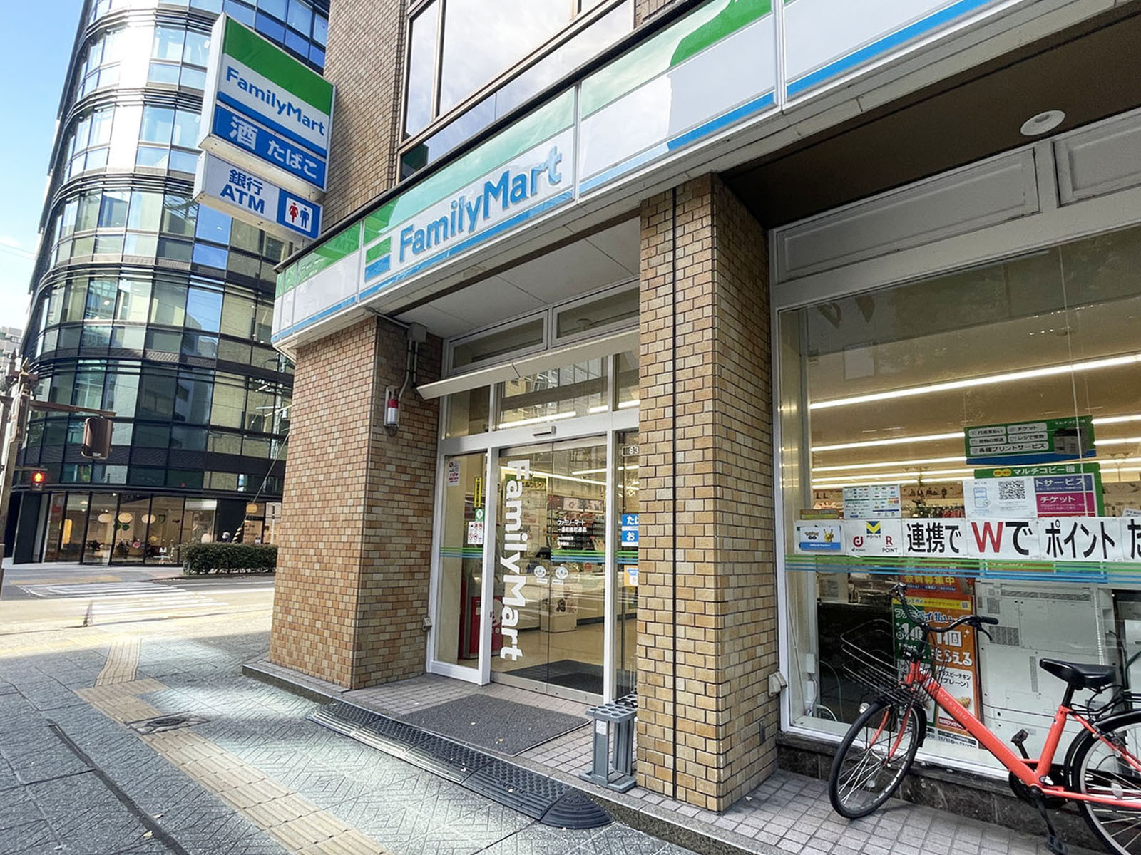 隣のファミリーマート 一番町南町通店