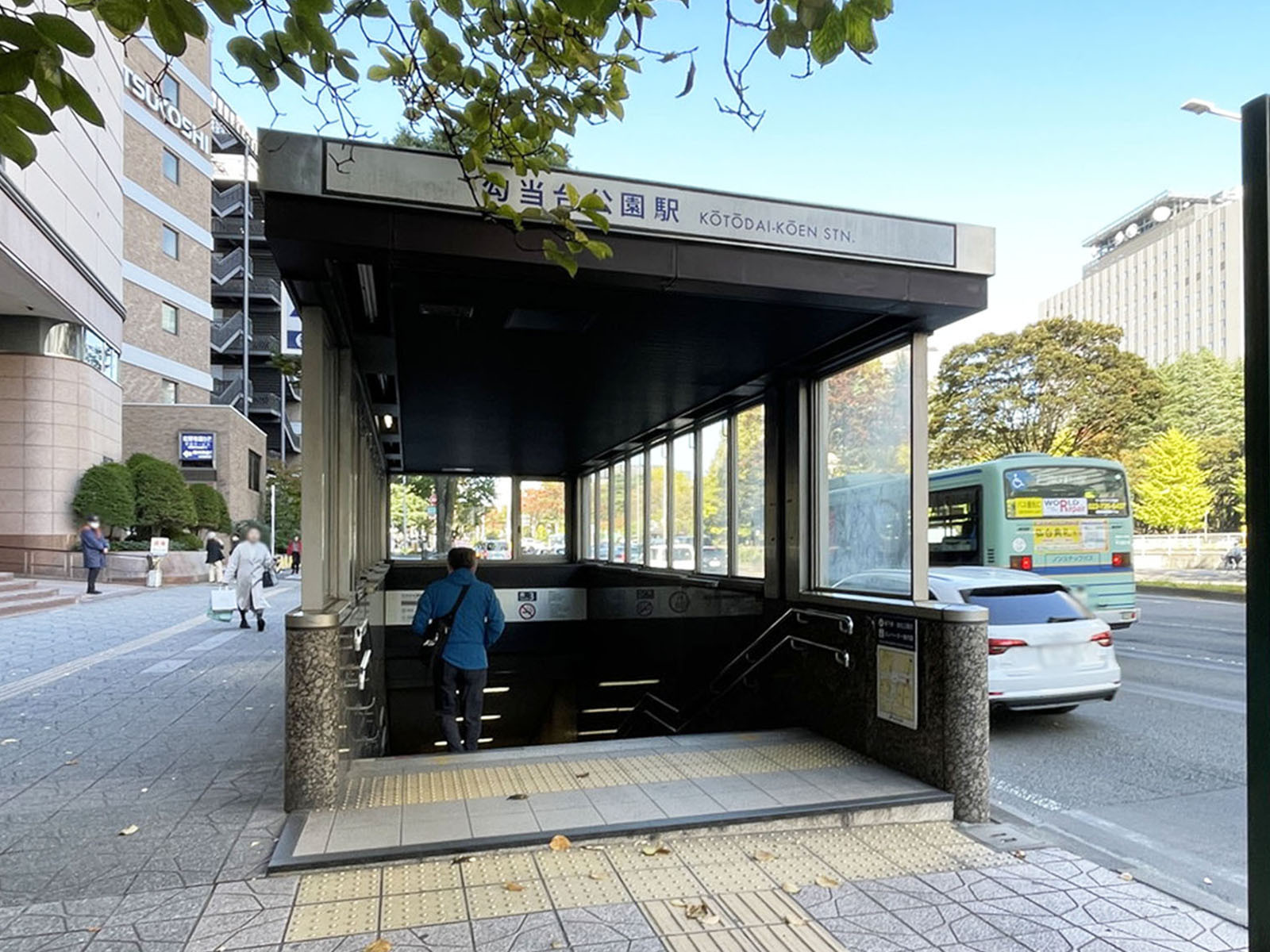 最寄りの「勾当台公園駅」