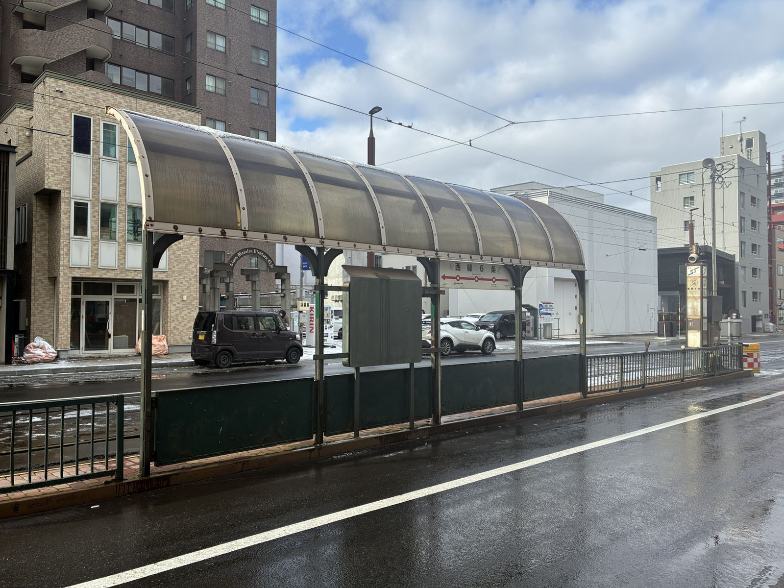 最寄りの「西線6条駅」