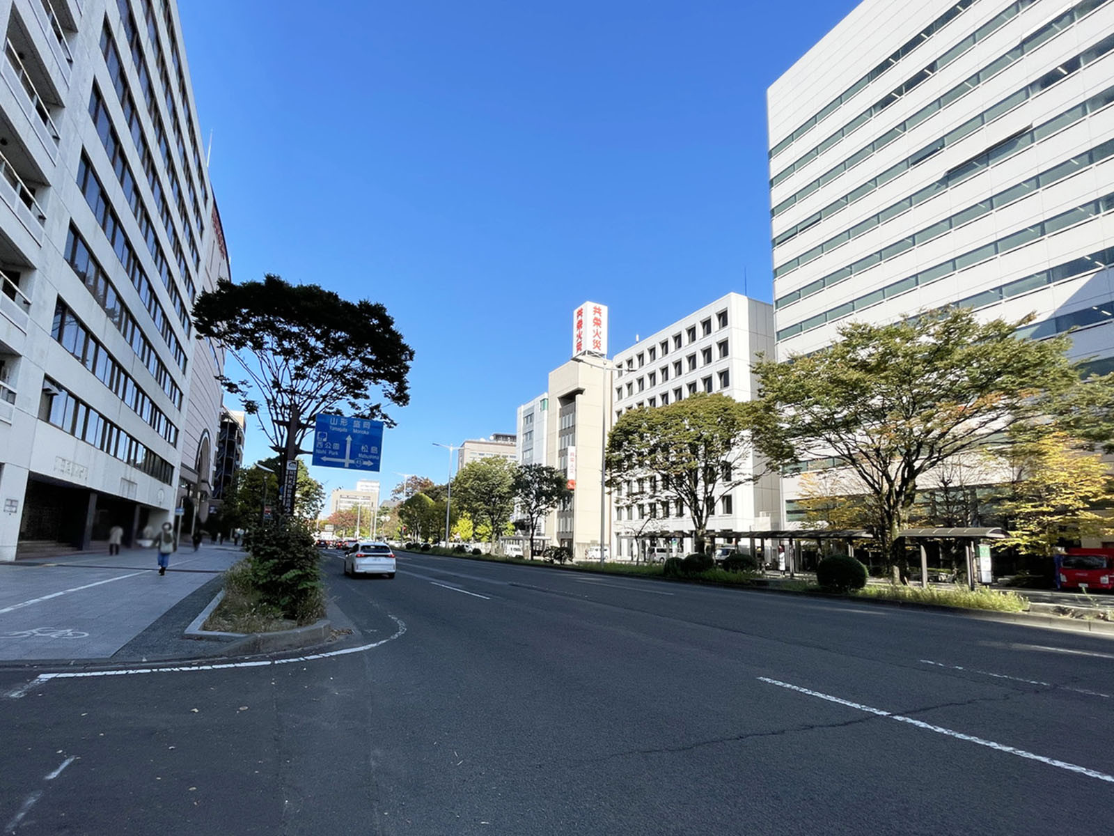 仙台第一生命タワービルディング前面の通り