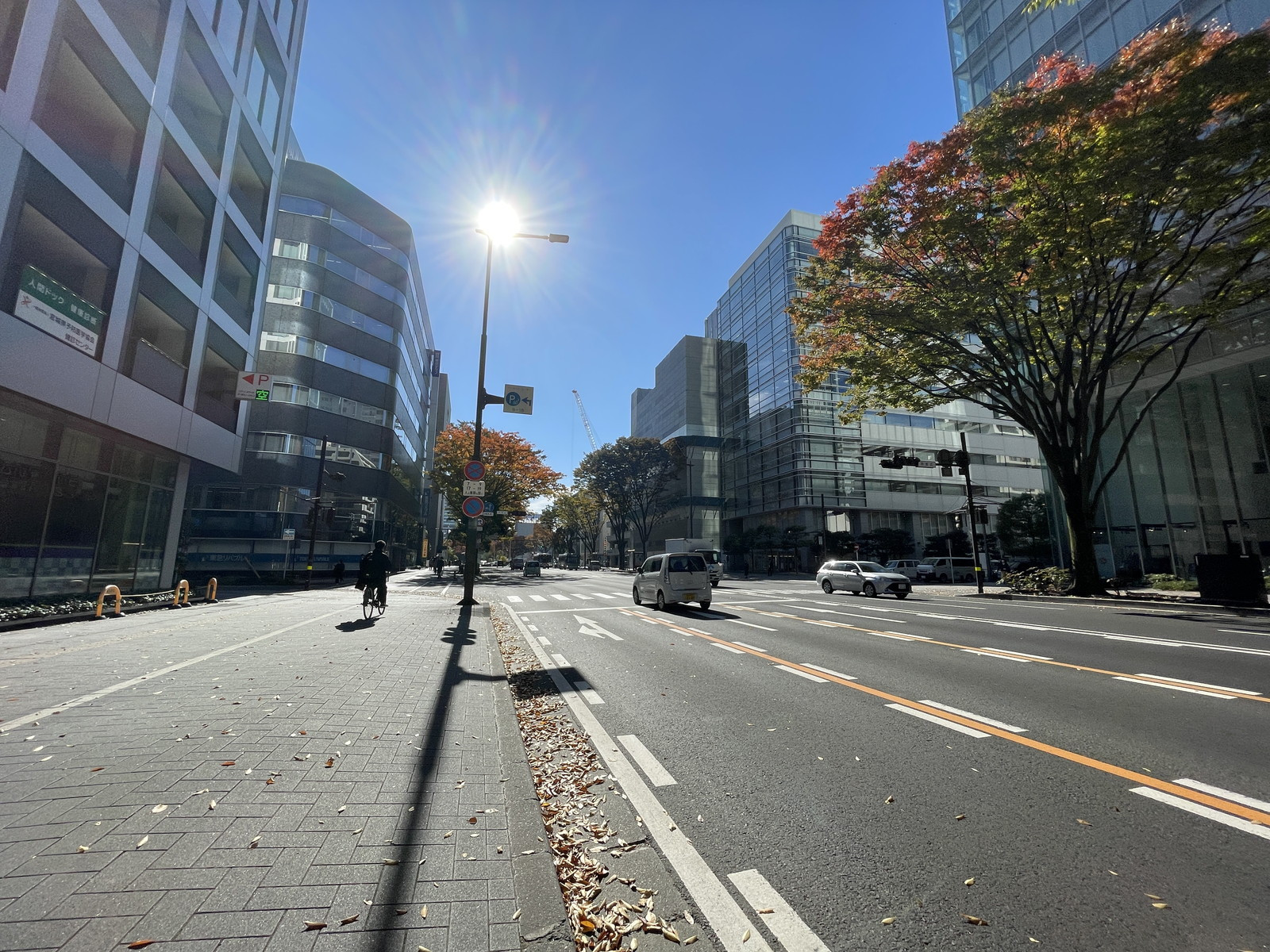 日本生命仙台勾当台ビル前面の勾当台通