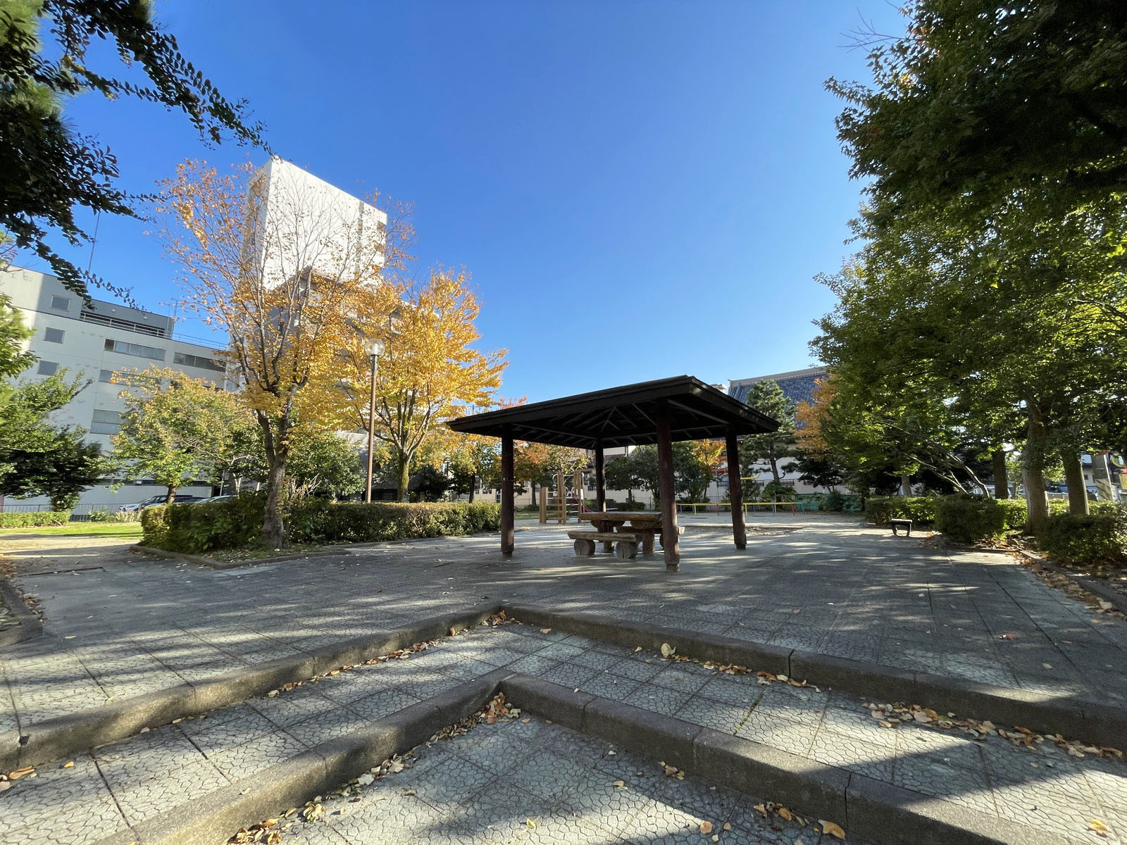 近くの榴岡四丁目西公園