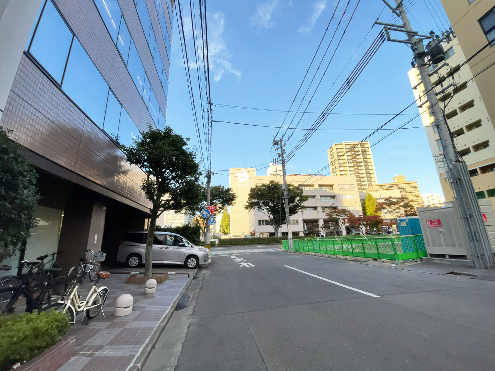 仙萩ビル前面の通り