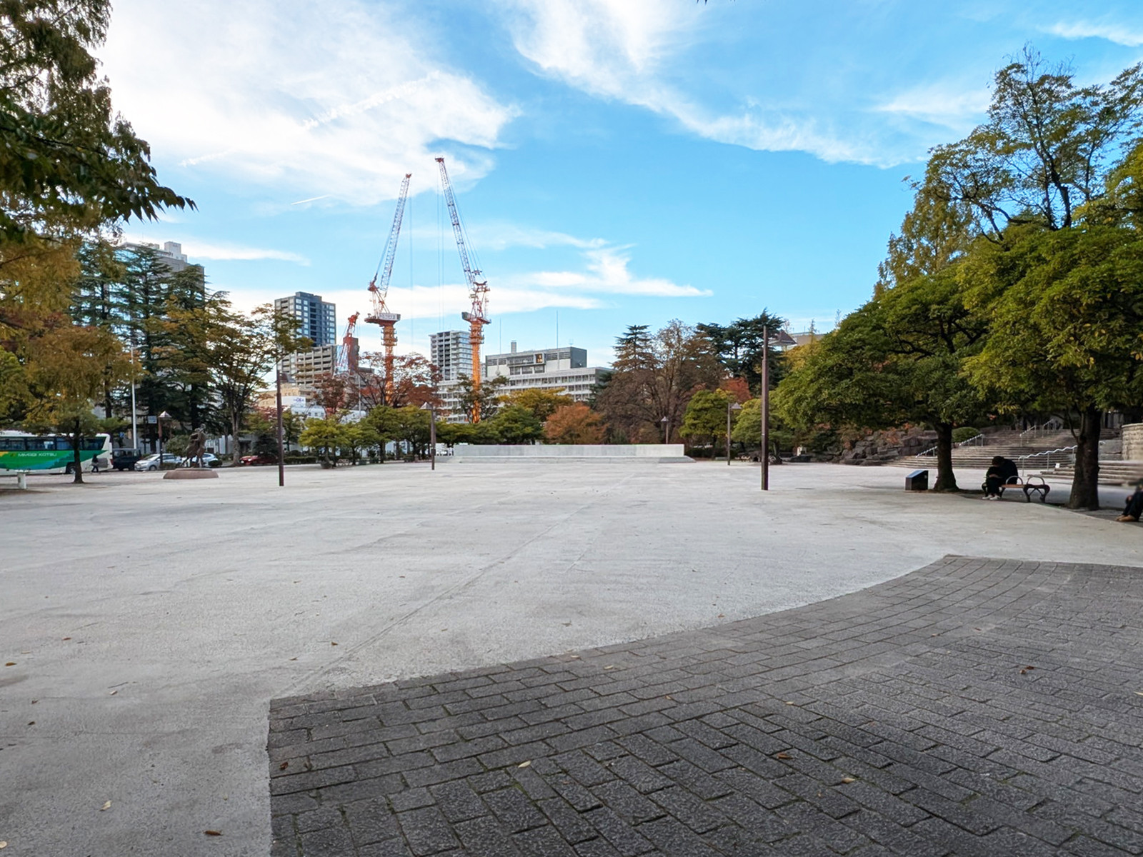 徒歩1分の勾当台公園