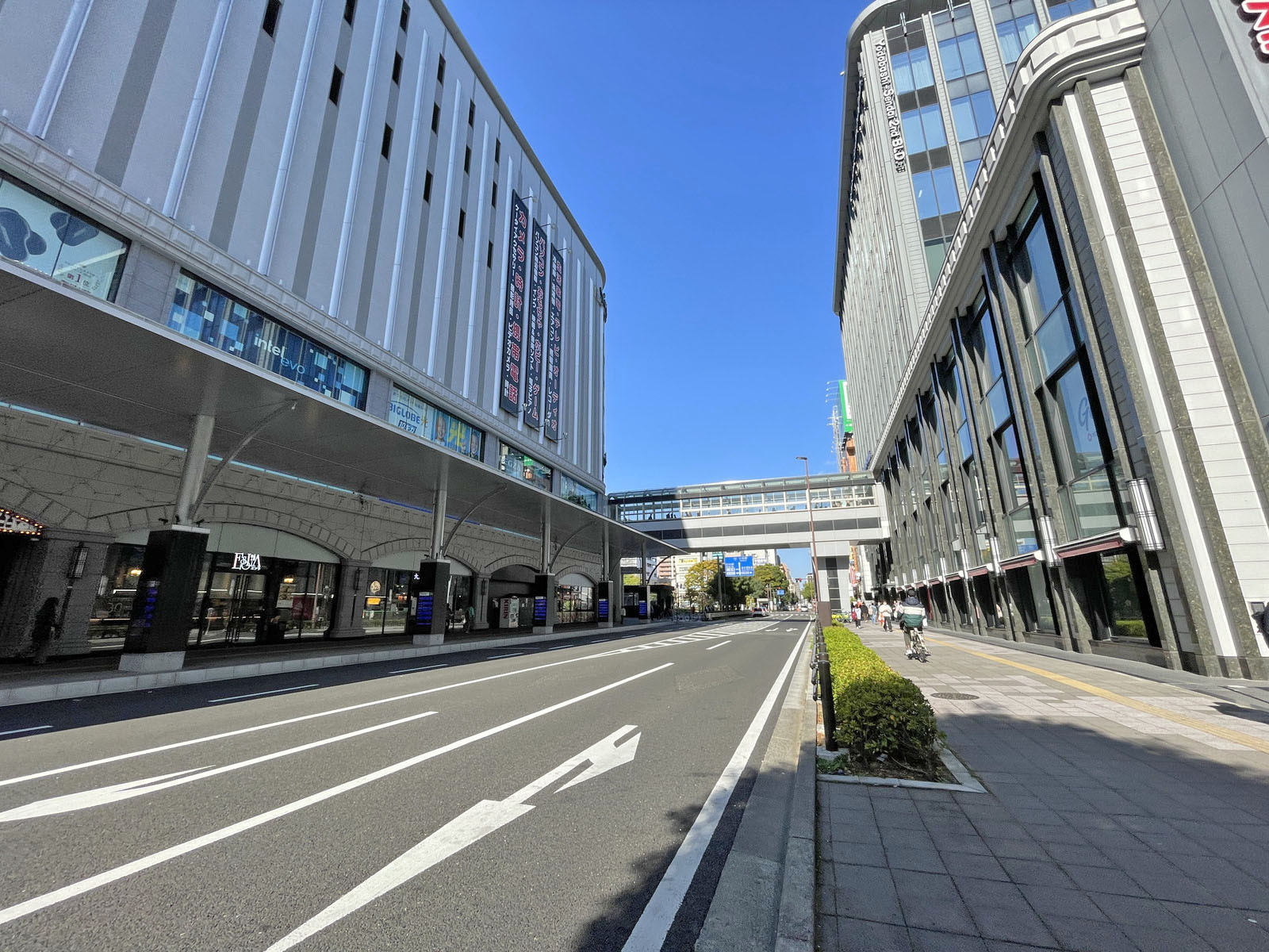ヨドバシカメラ仙台第2ビル前面通り