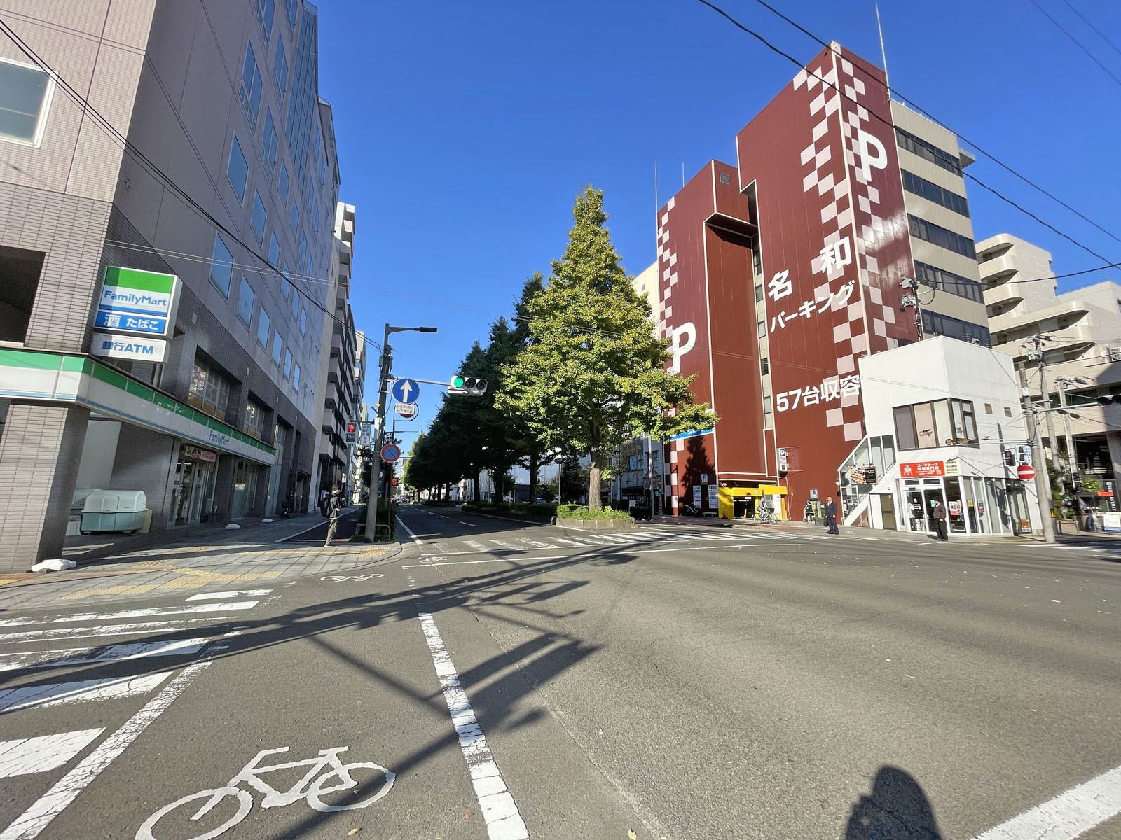 岡元ビル前面の晩翠通