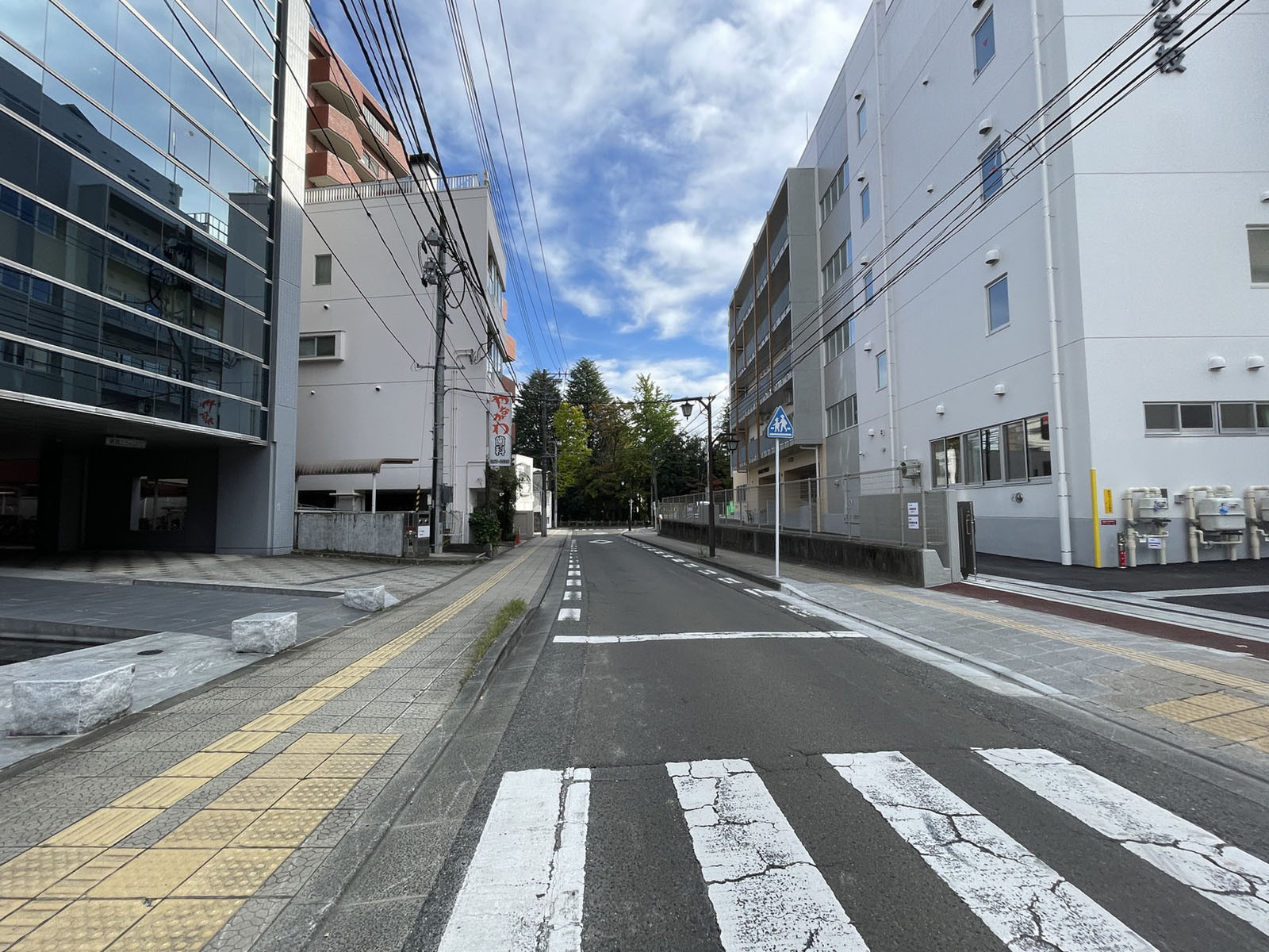 一番町スクエアビル前面の通り