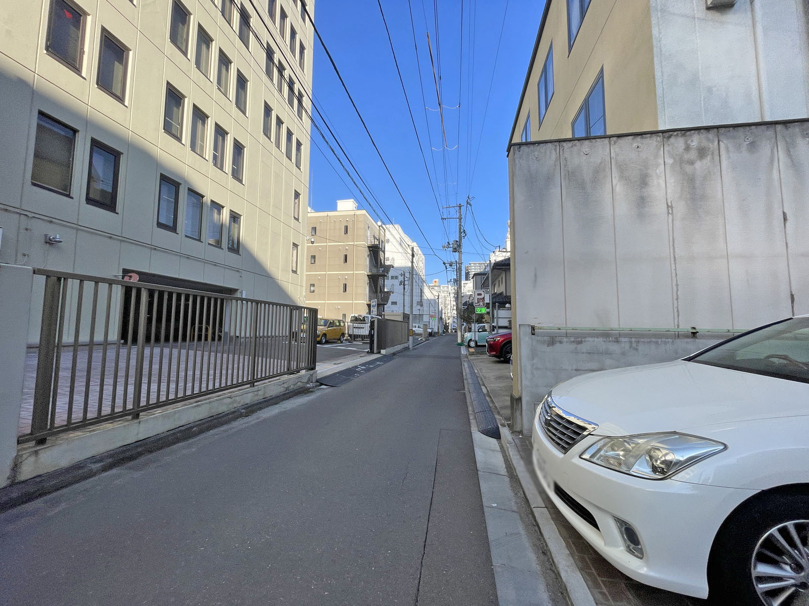 数又ビル前面通り
