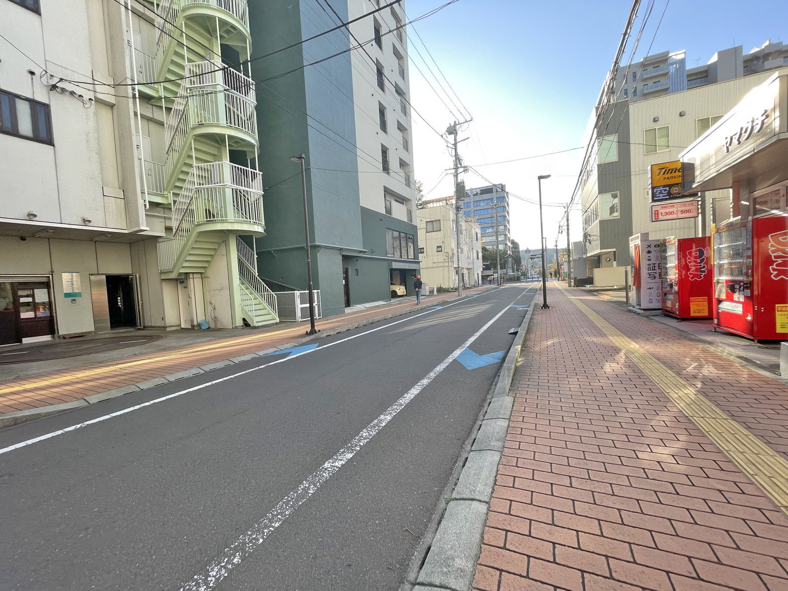 仙台タツミビル前面の大町通り