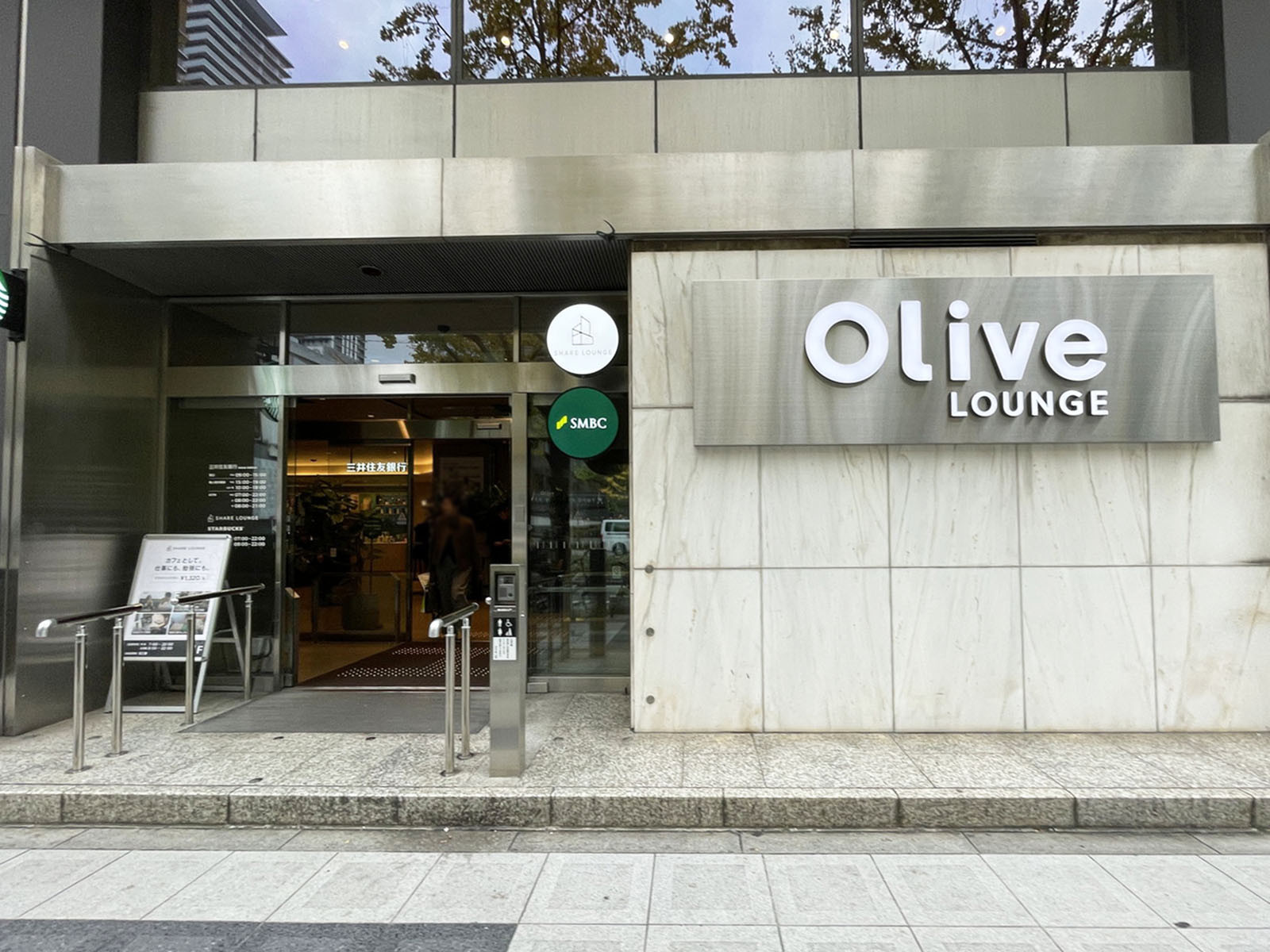 並びにあるOlive LOUNGE 船場店