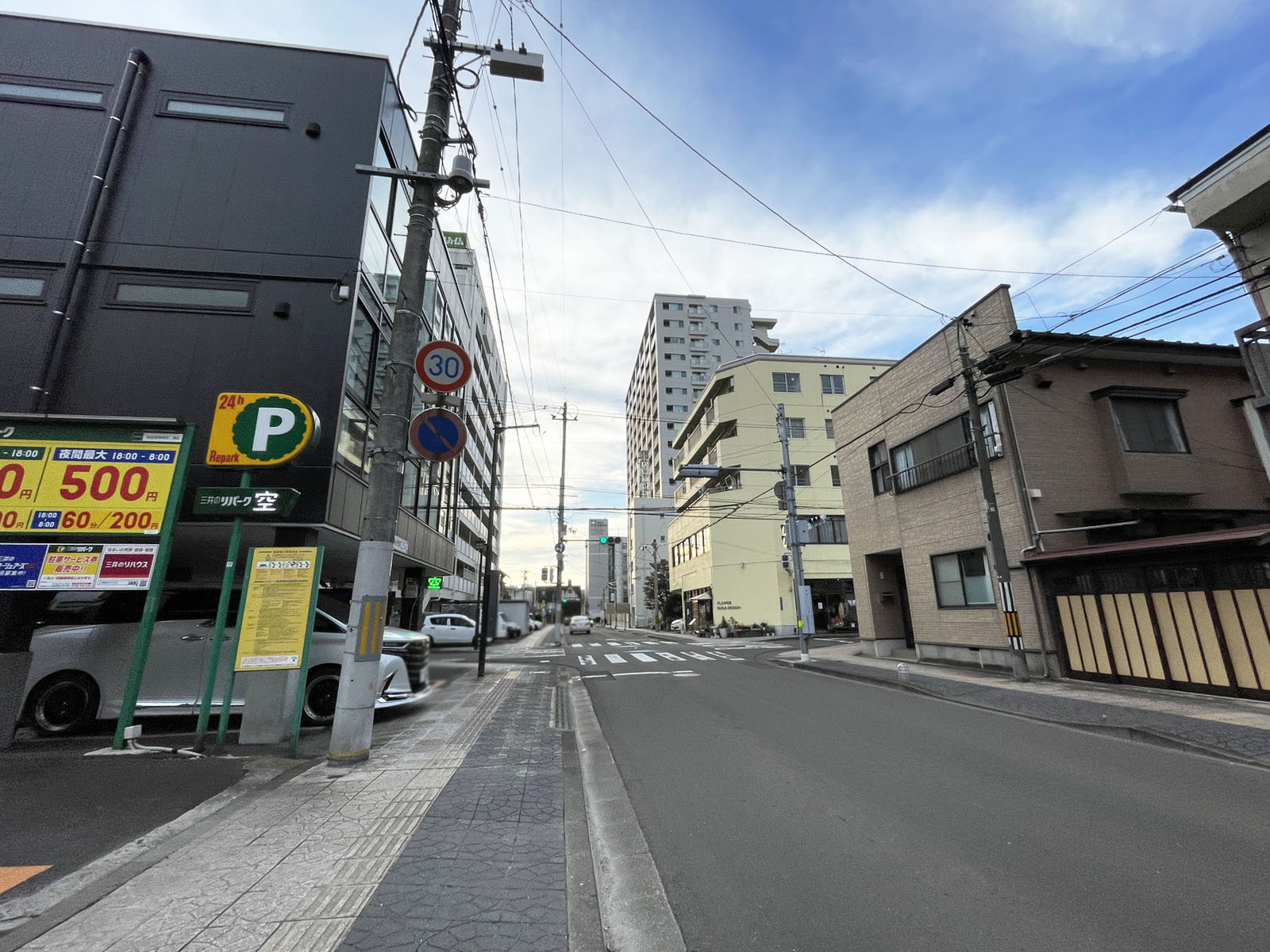 プルミエールハイツ前面の通り