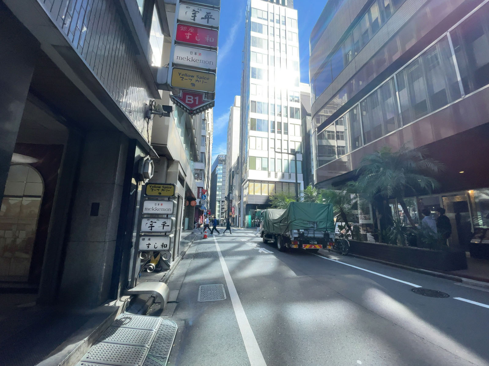 東京銀座ビルディング前面の通り