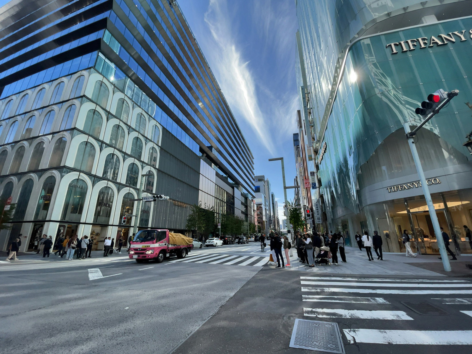 近くの銀座通り