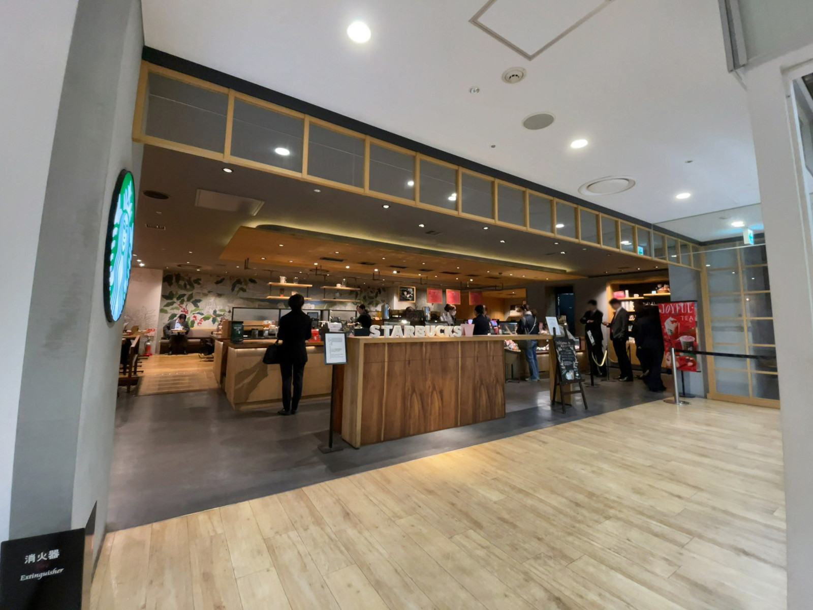 徒歩3分のスターバックス コーヒー 銀座EXITMELSA店