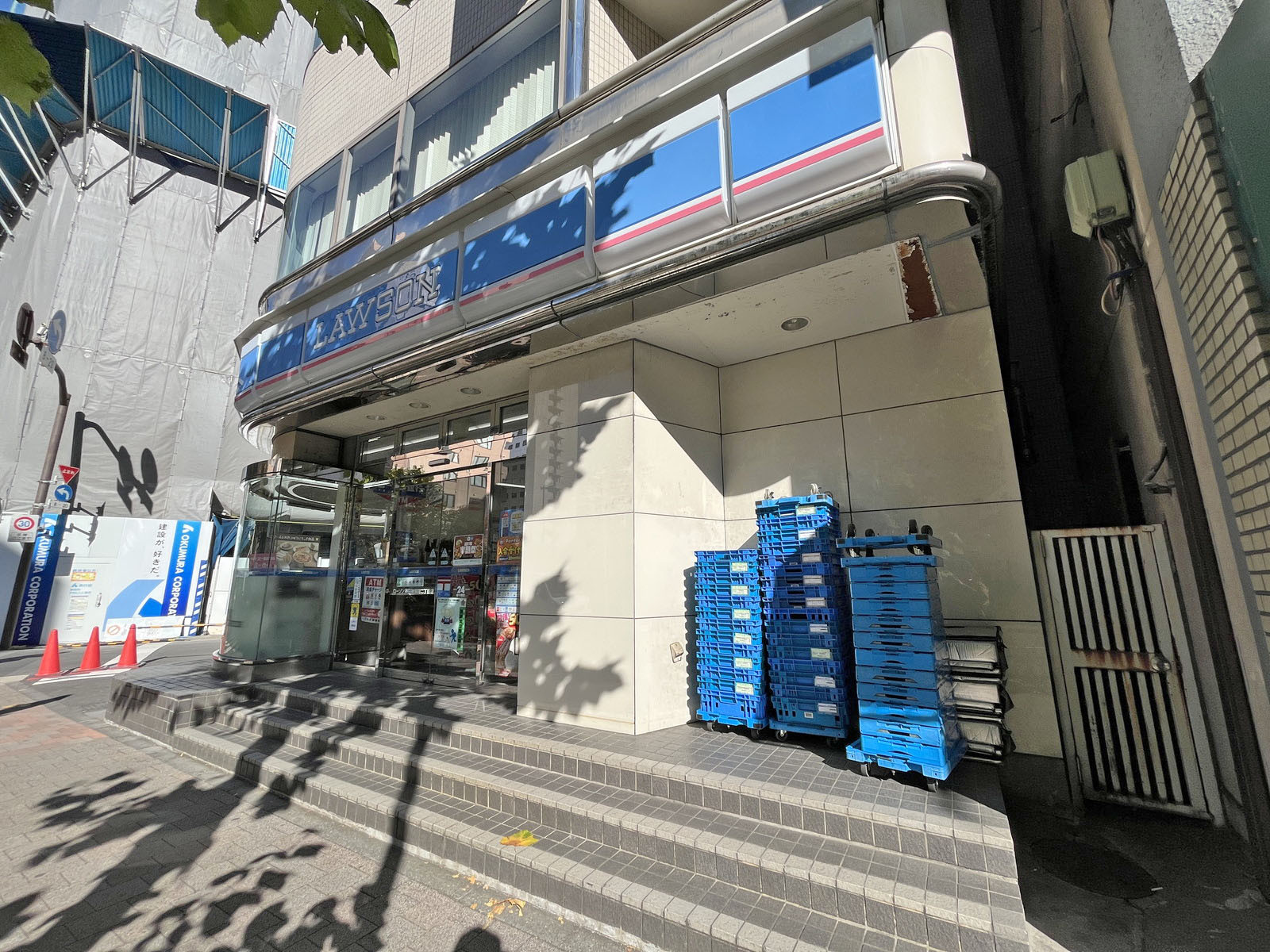 徒歩1分のローソン 神保町二丁目店