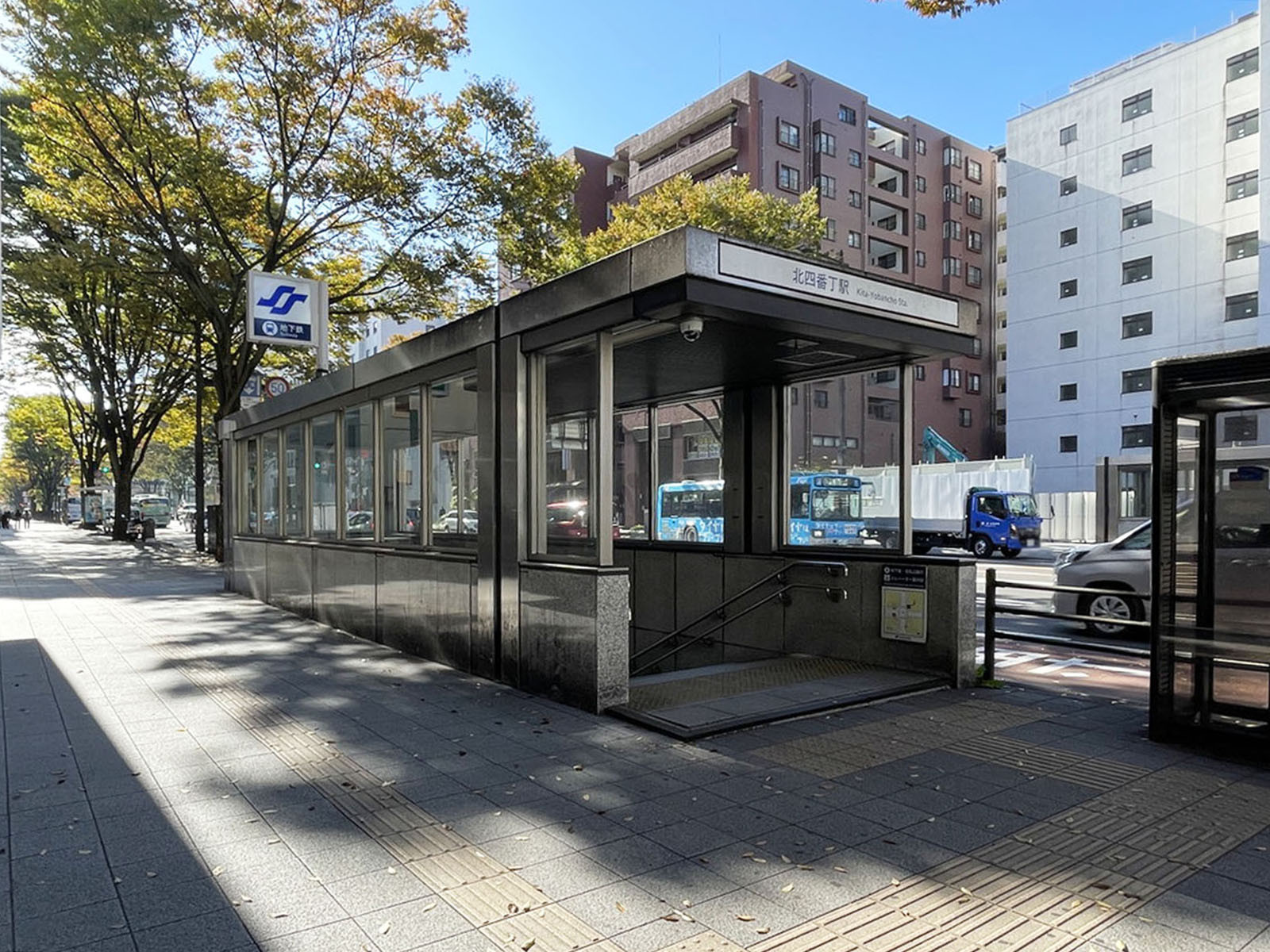 徒歩圏内の「北四番丁駅」