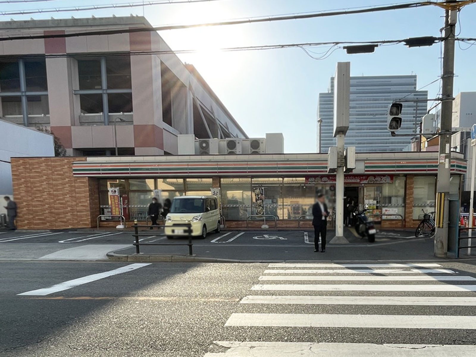 斜め向かいにあるセブン-イレブン 大阪中央卸売市場西口店