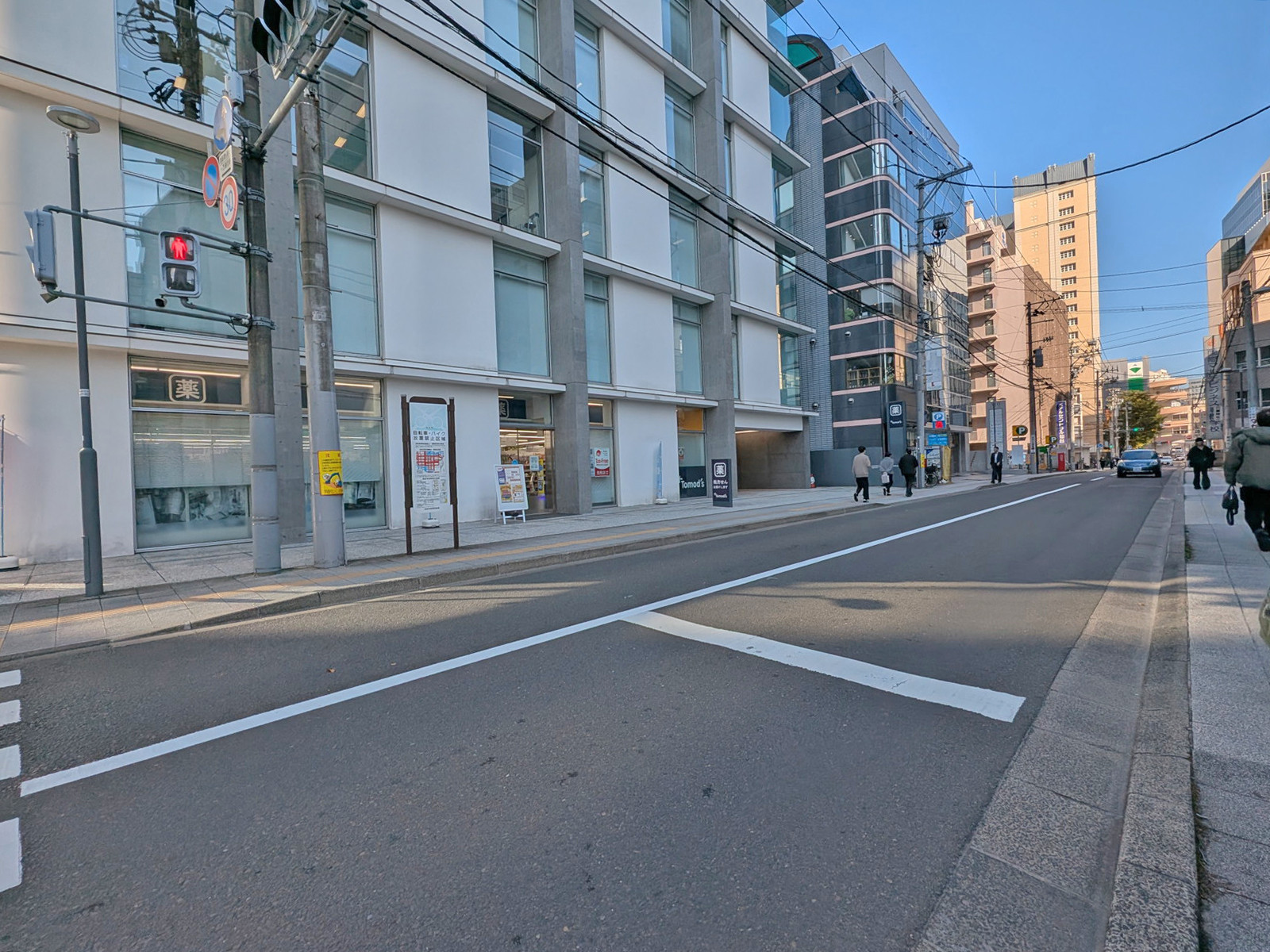 仙台中央第一生命ビル前面の柳町通り