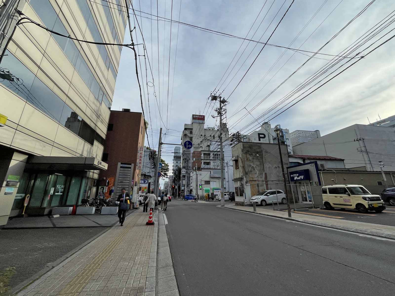 アーク仙台ビル前面の国分町通