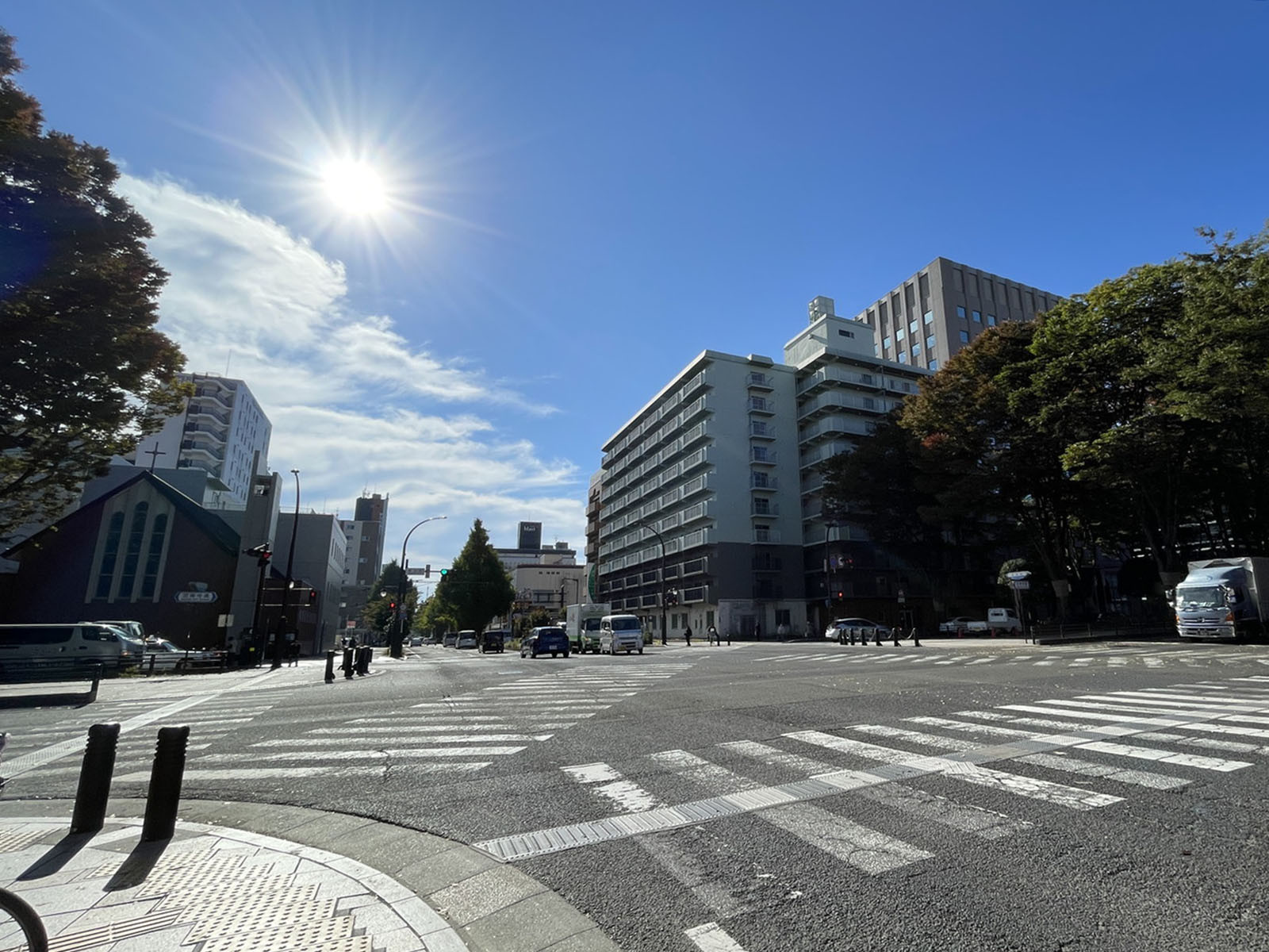 クライスビル前面の晩翠通