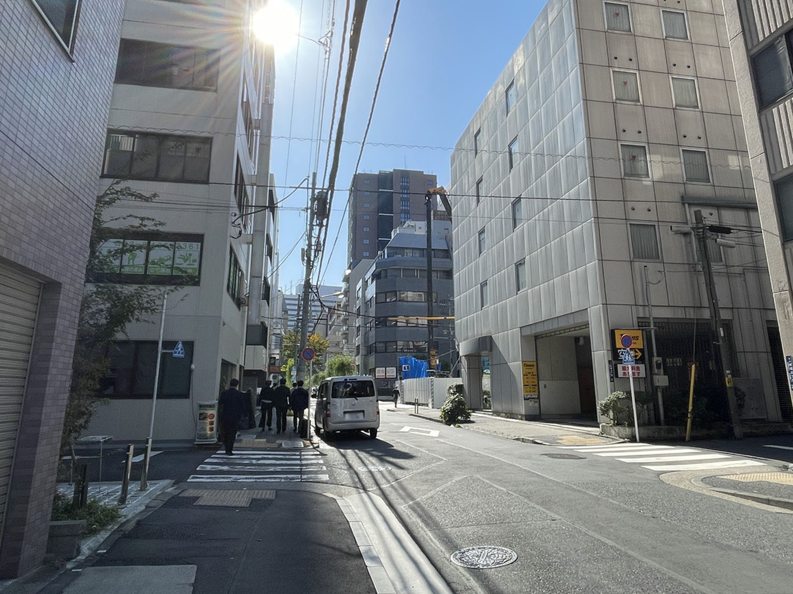 新橋五光ビル前面の通り