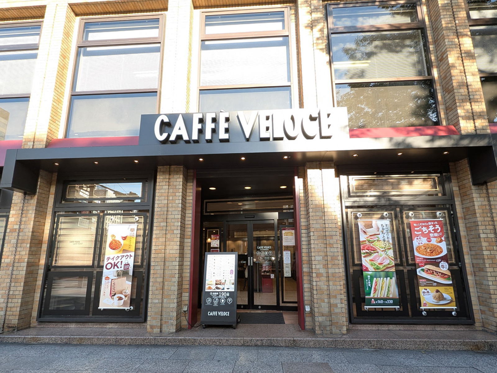 徒歩1分のカフェ・ベローチェ 仙台広瀬通駅前店