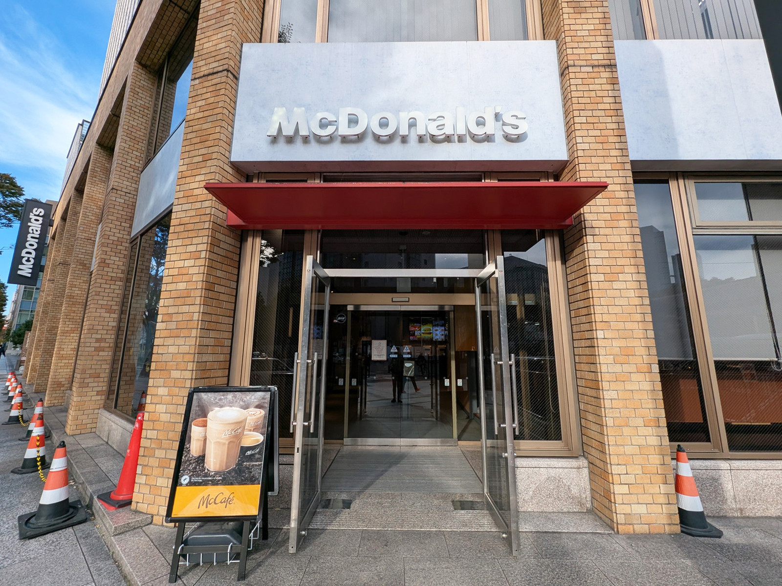 徒歩5分のマクドナルド 広瀬通駅前店