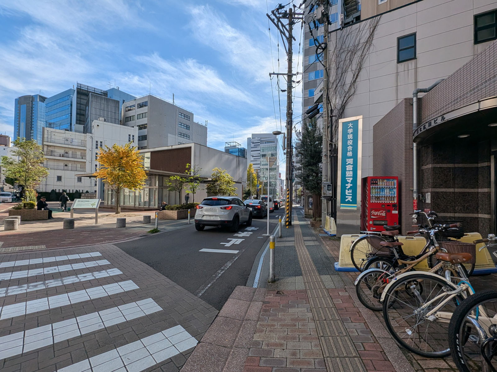 第三産伸ビル前面の元寺小路