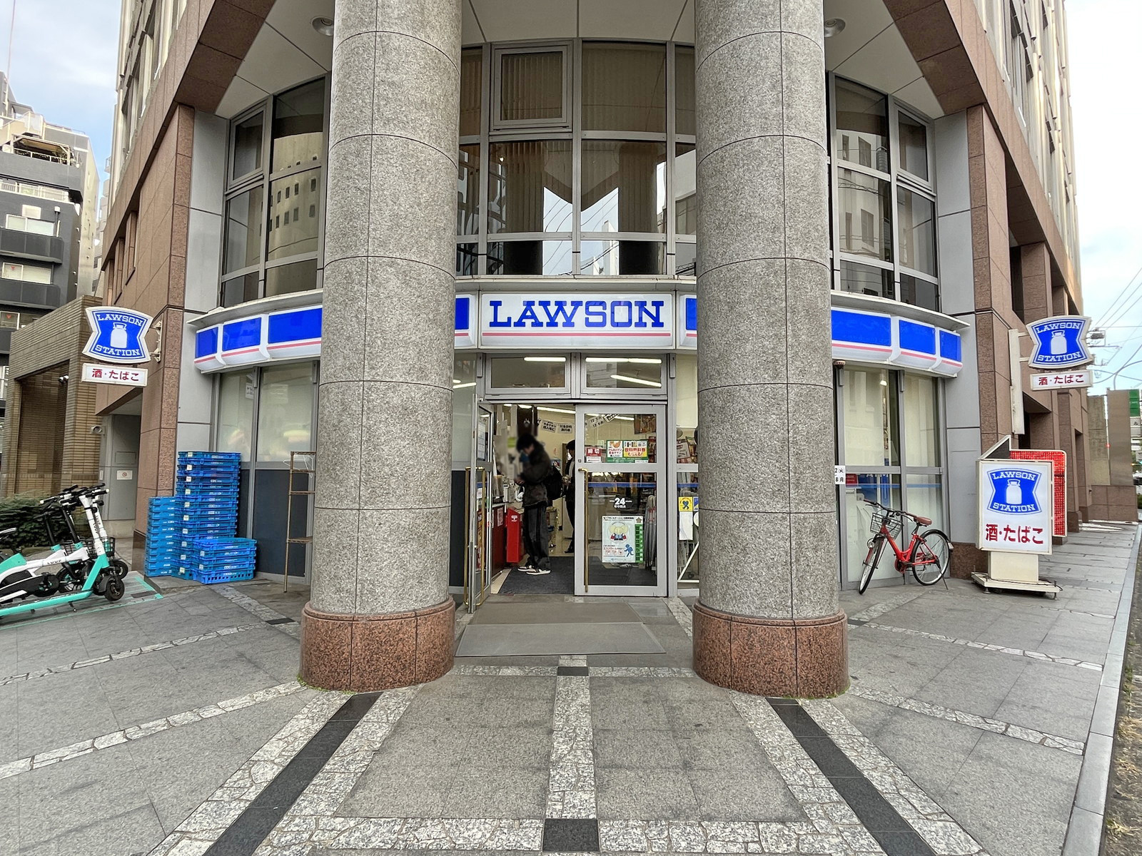 徒歩1分のローソン 渋谷東三丁目店