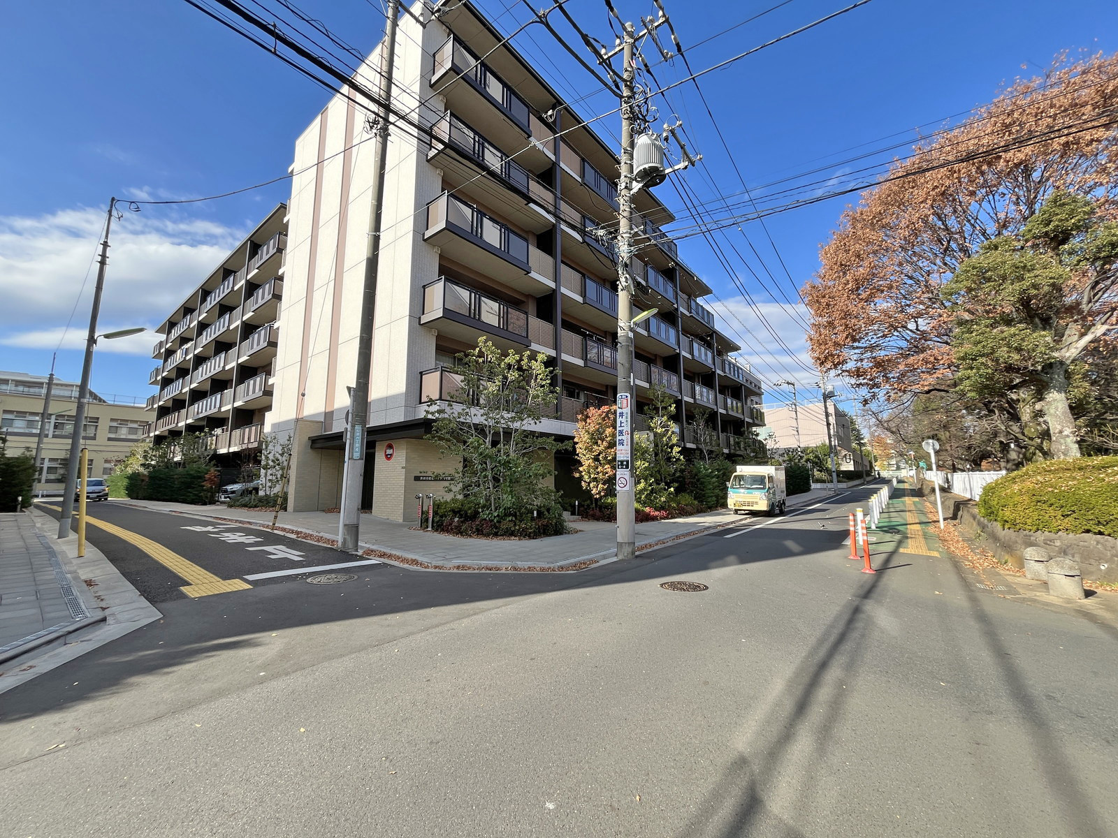 明陶ビル前面通り
