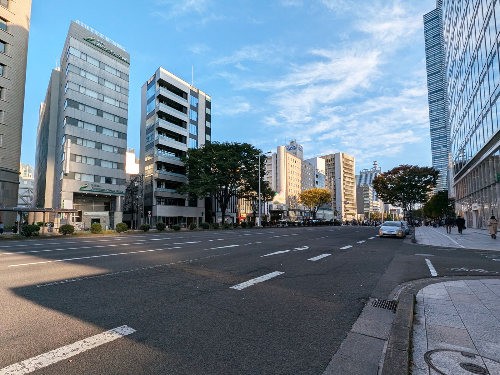 セントレ東北ビル前面の東二番町通り