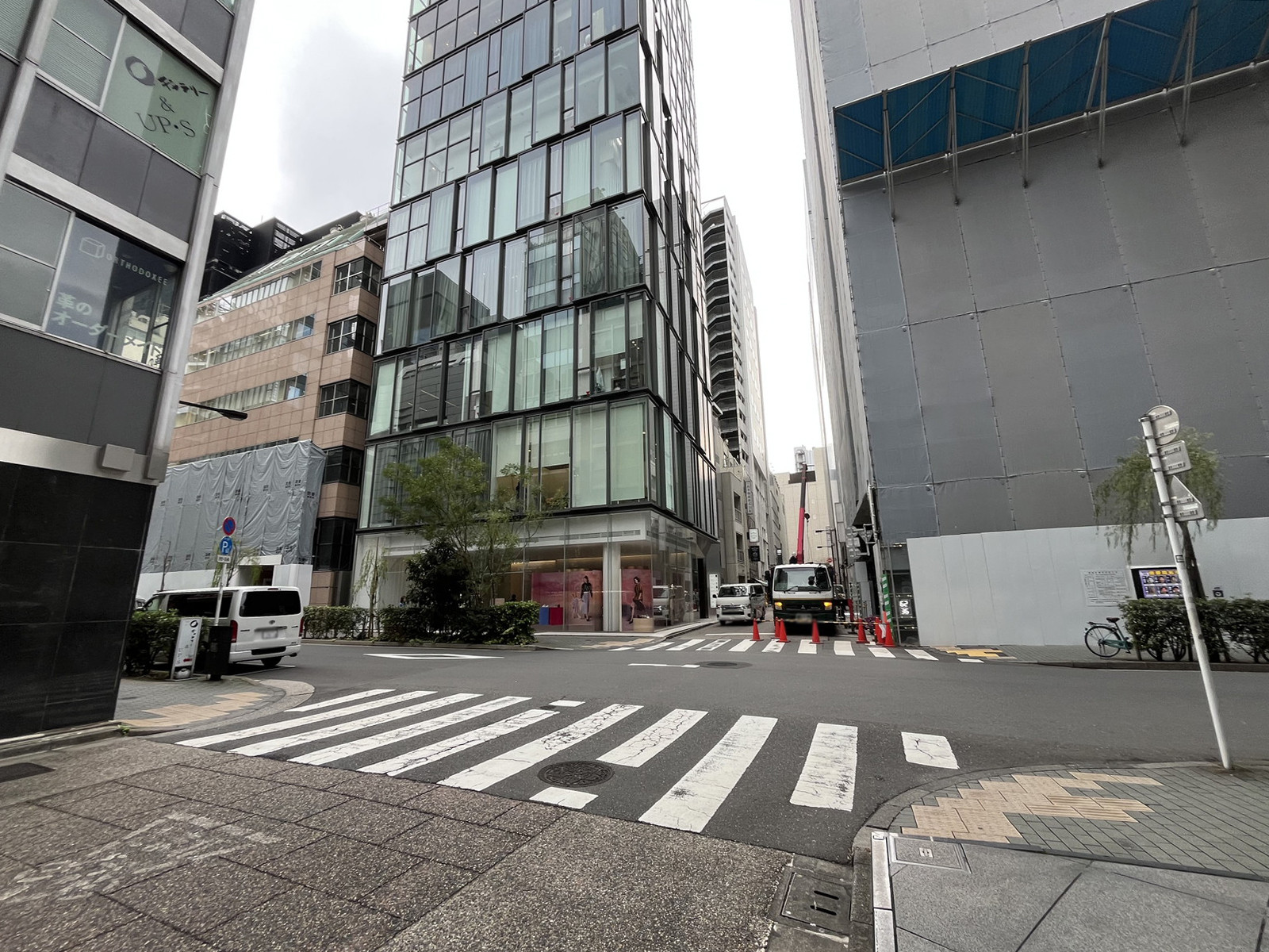 マルイト銀座ビル前面の通り